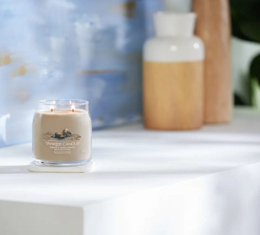 Yc Signature - Swieca Srednia Amber & Sandalwood Yankee