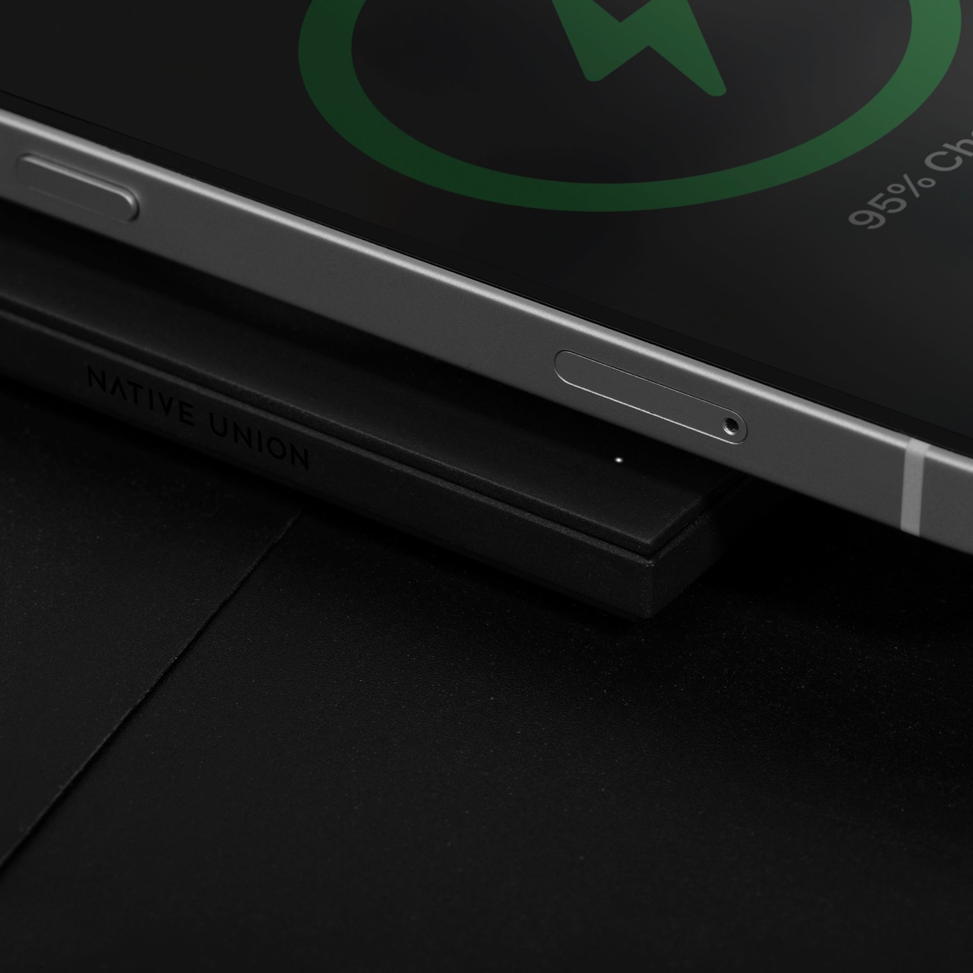 Native Union Drop Magnetic Wireless Charger Black