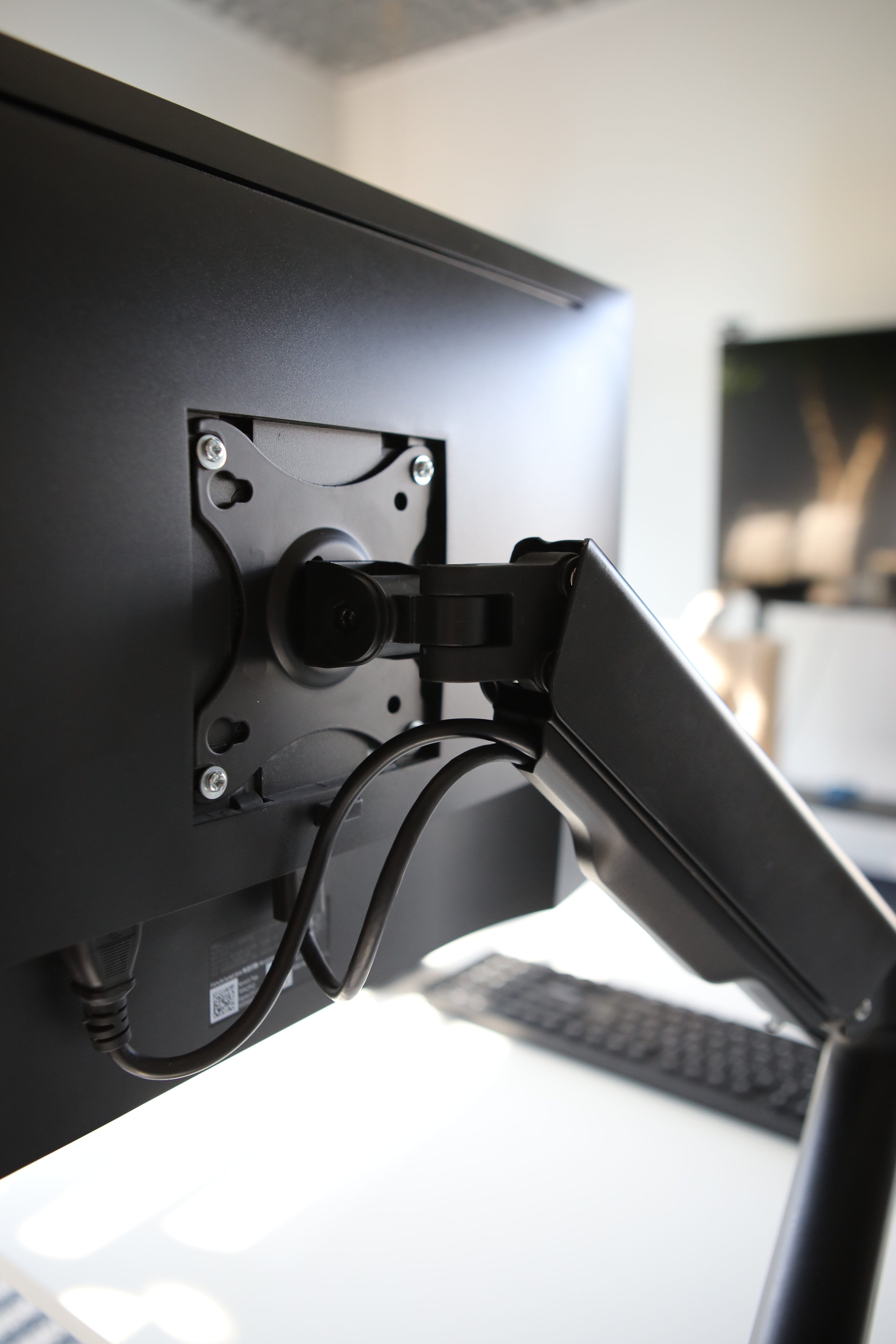 Savio Um-01 Soporte De Escritorio Para Monitor 17'' - 32'', 2 - 9 Kg, Resorte De Gas