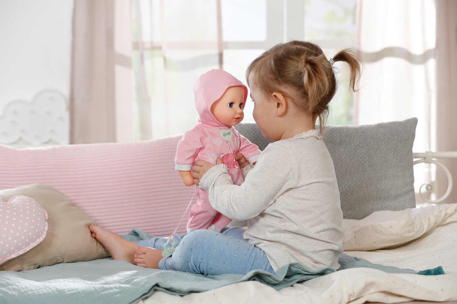Zapf Creation Baby Annabell® Hannah Juega Conmigo 36cm, Muñeca 711002