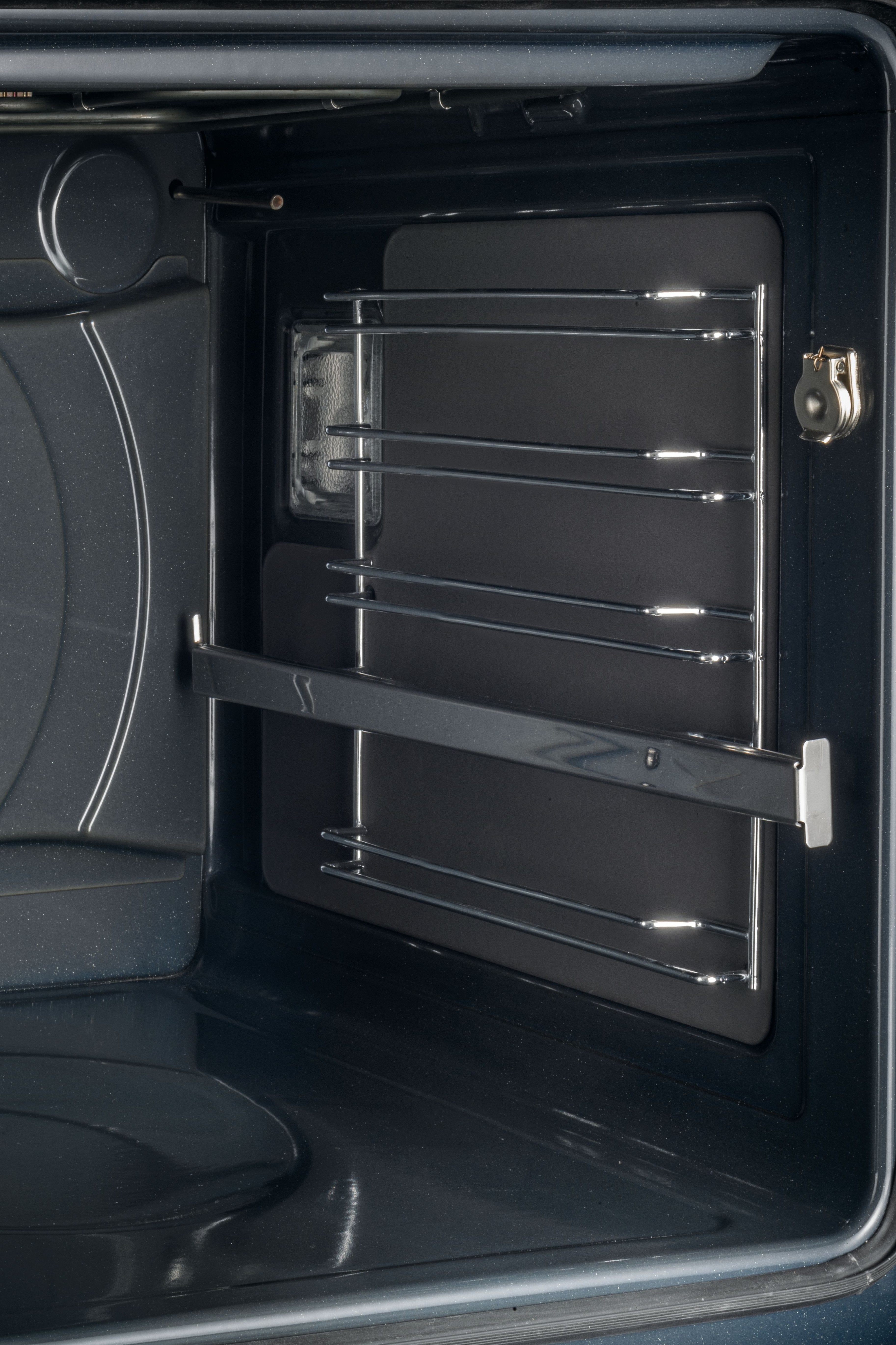 Clase Eficiencia Consumos: A+; Potencia: 0 W; Anchura Espacio Minima: 0 Cm; Profundidad Espacio: 0 Cm; Visualizador: Sí; Tipología Encendido: Electrónica; Tipología: Eléctrico Ventilado