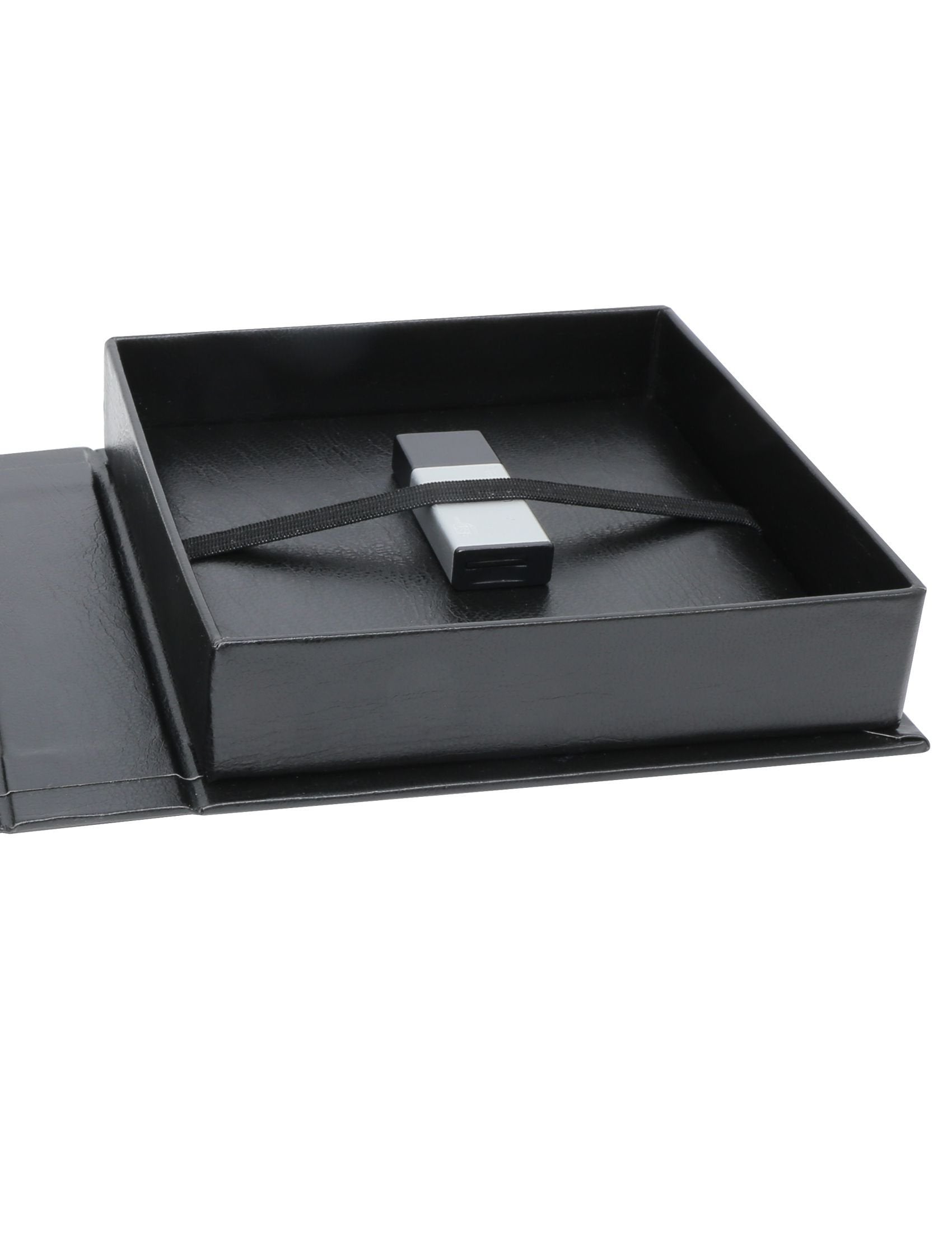 Deknudt Caja Piel Negra Para Memoria Usb + 1 Imagen De 8x8