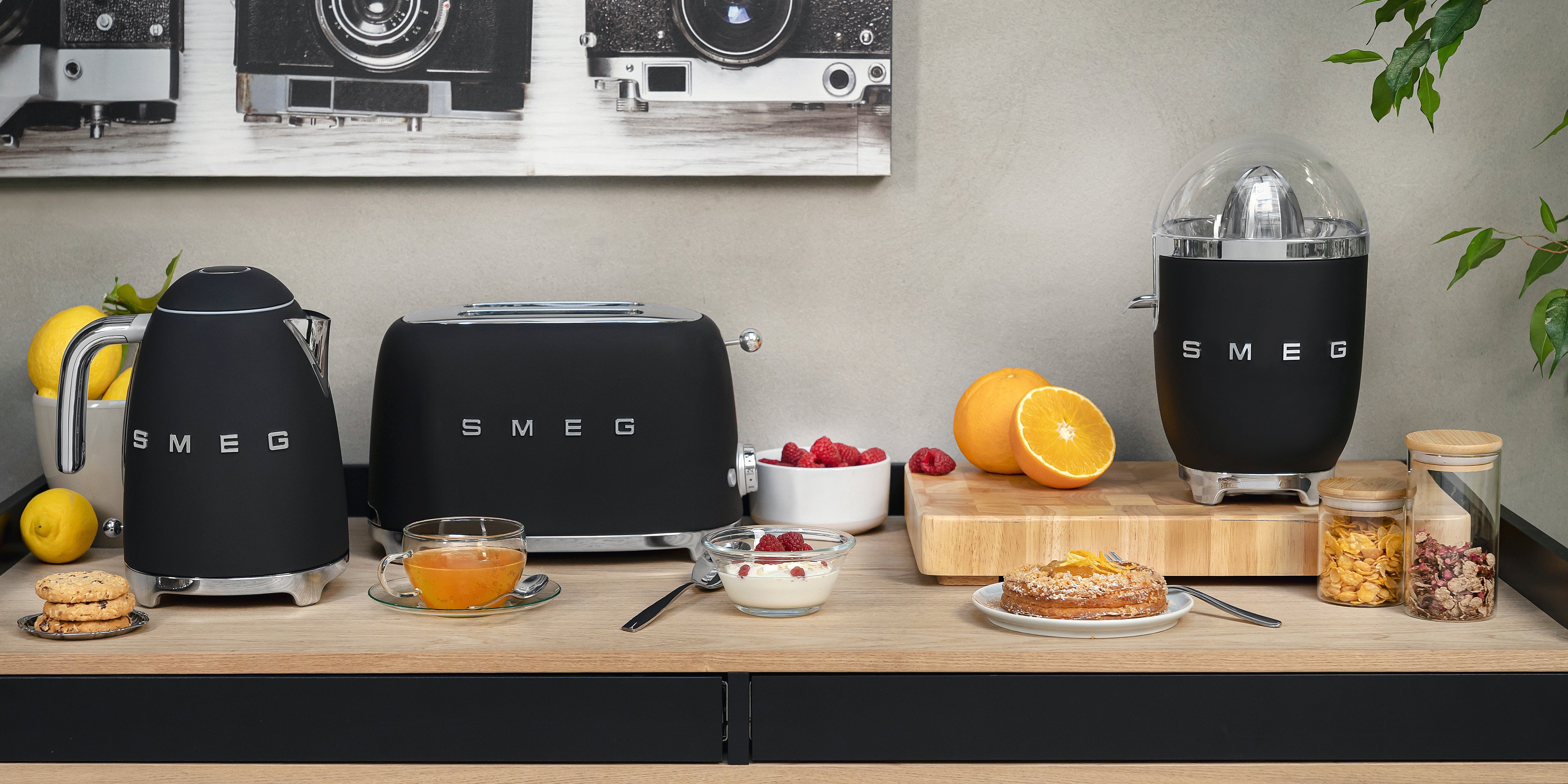 EAN 8017709290795 - Smeg KLF03BLMEU tetera eléctrica 1,7 L 2400 W Negro, Cromo imagen 13