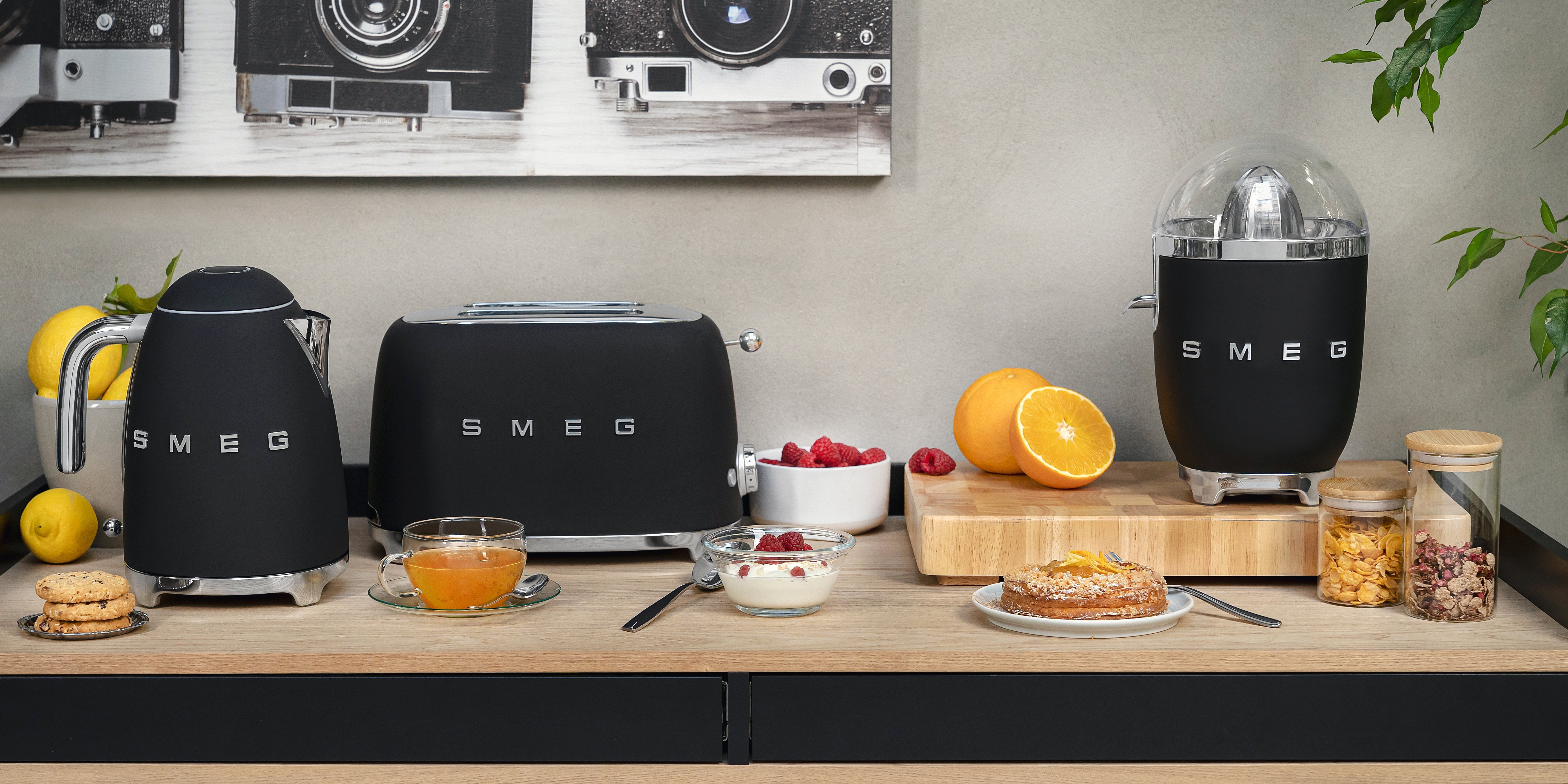 EAN 8017709290795 - Smeg KLF03BLMEU tetera eléctrica 1,7 L 2400 W Negro imagen 13