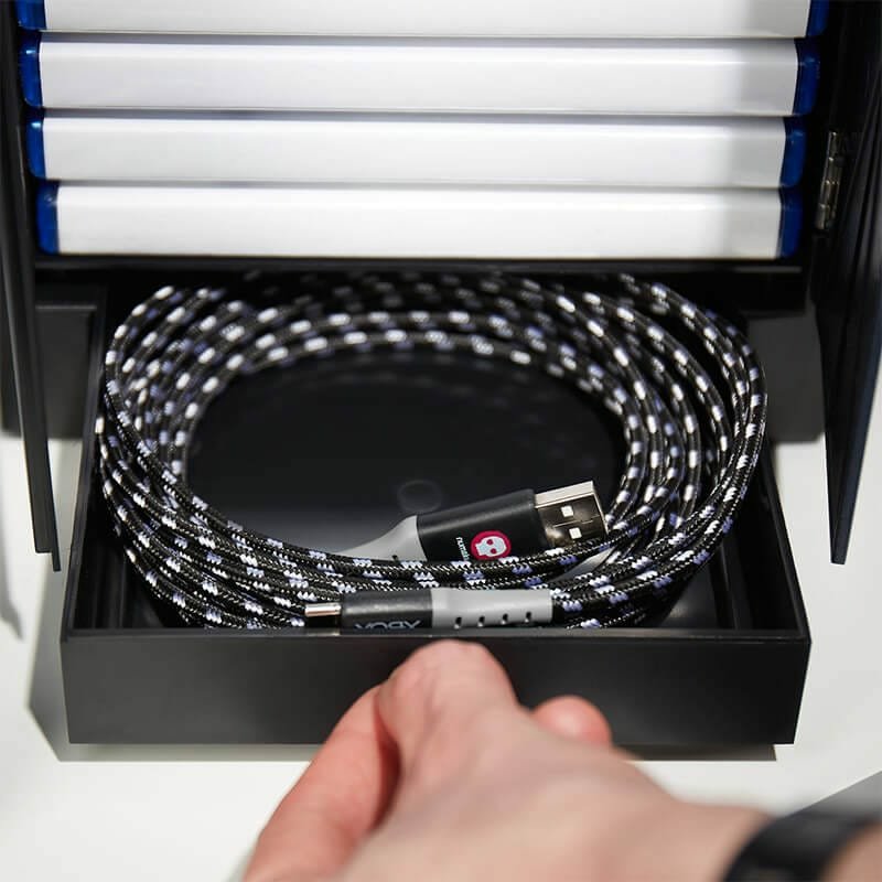 Soporte Para Accesorios De Taquilla Para Juegos Numskull - Assassin'S Creed