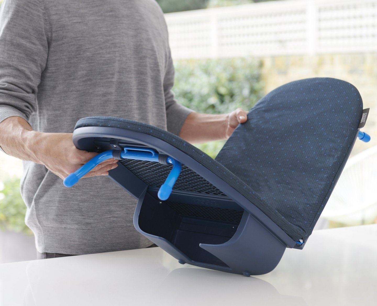 Joseph Joseph Pocket Plus Klappbares Tisch-Bügelbrett, Hoc