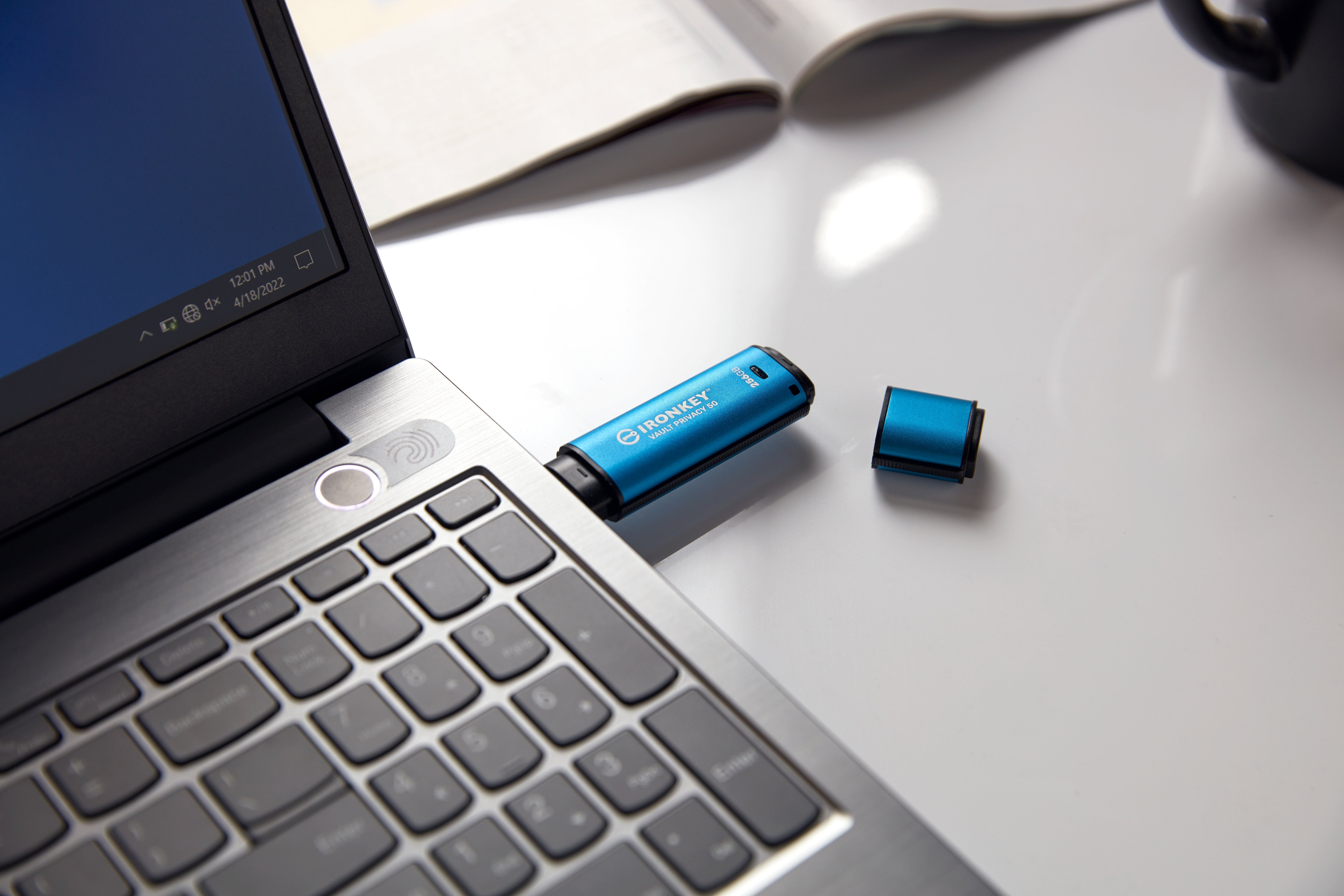 EAN 0740617329100 - Kingston Technology IronKey Vault Privacy 50 unidad flash USB USB tipo A 3.2 Gen 1 (3.1 Gen 1) Negro, Azu imagen 10