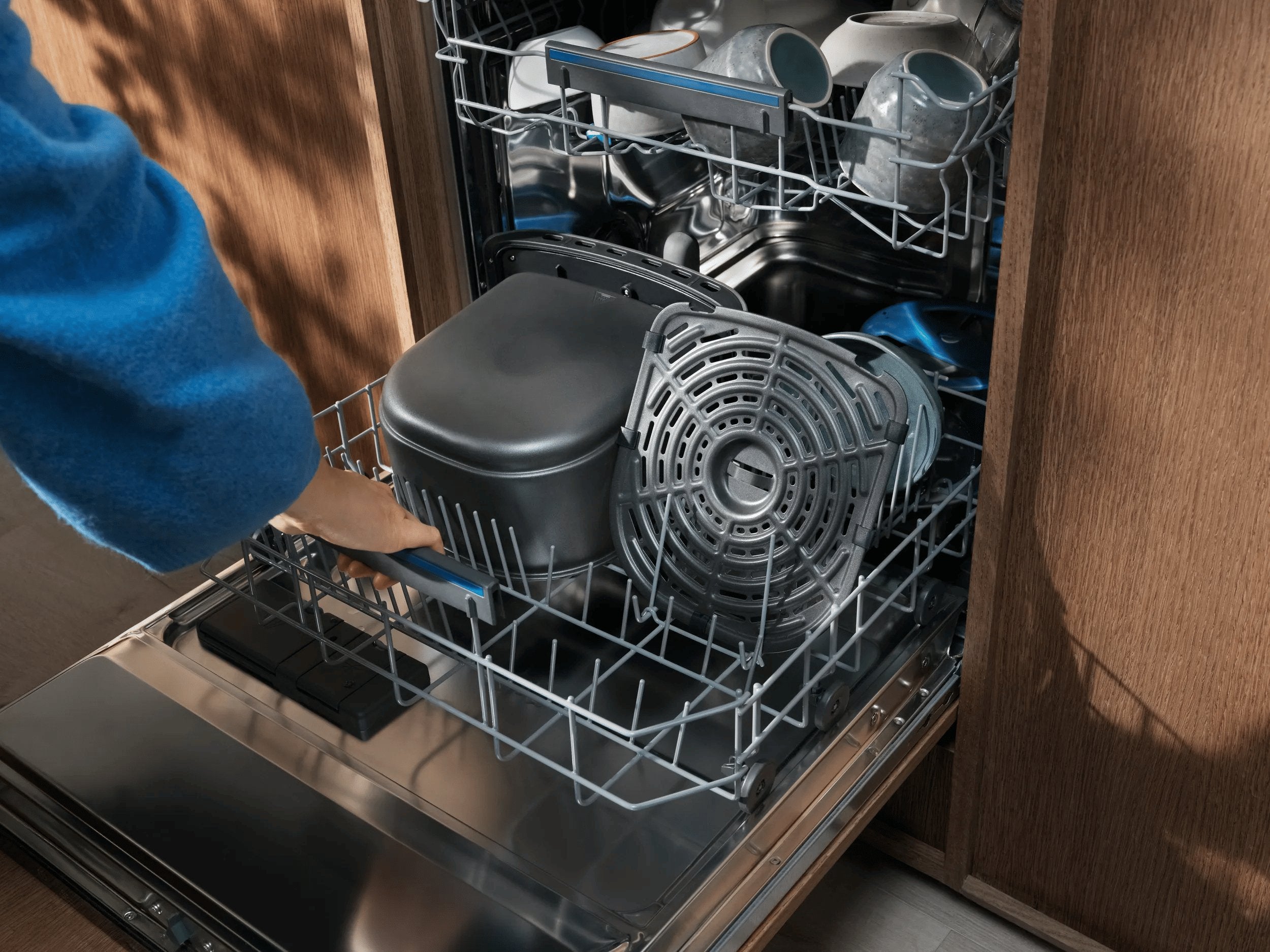 EAN 7333394032603 - Electrolux EAF7SB Sencillo 6,9 L Independiente 1700 W Freidora de aire caliente Negro imagen 10