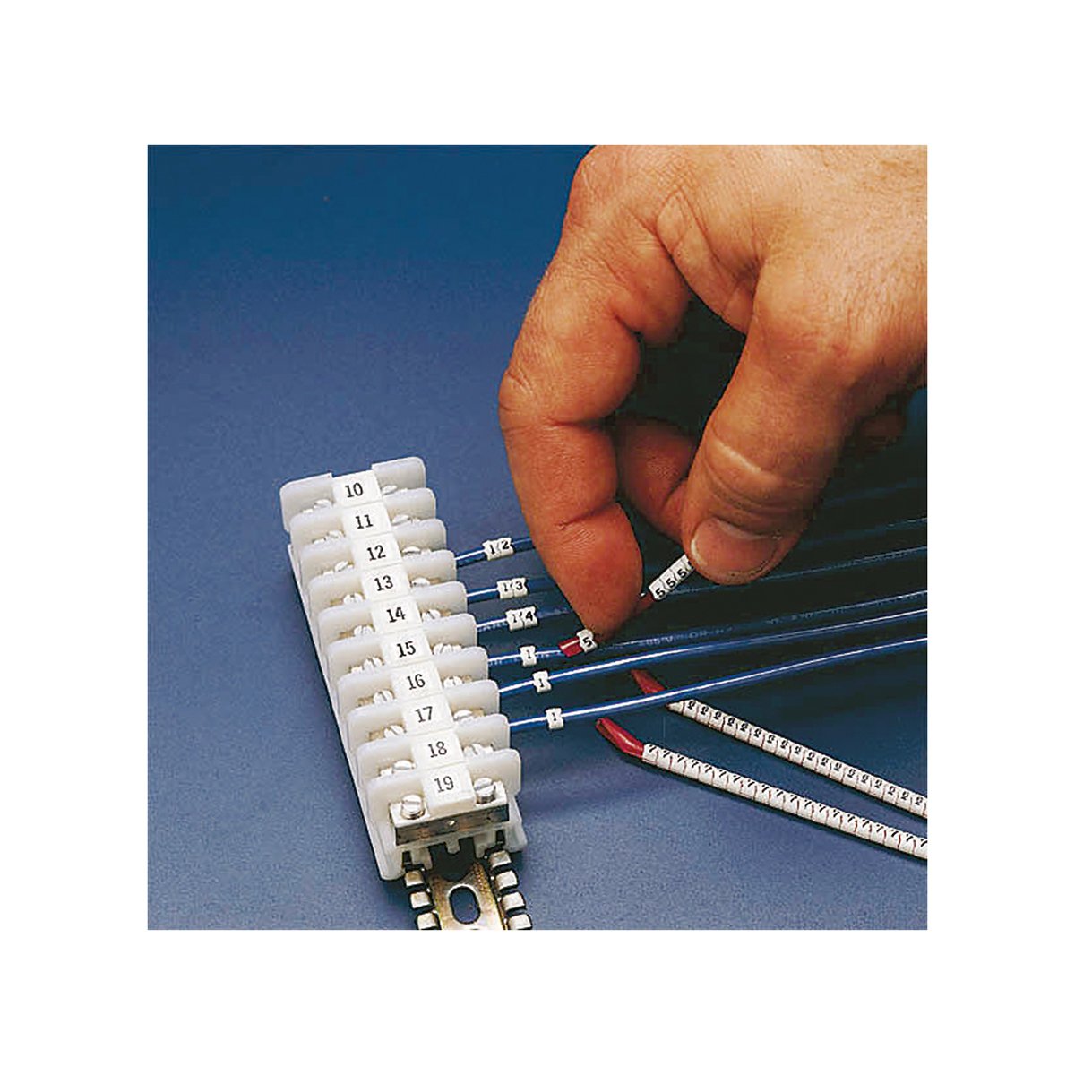 Clip Sleeve Wire Markers Scn-07-0, Black, White,