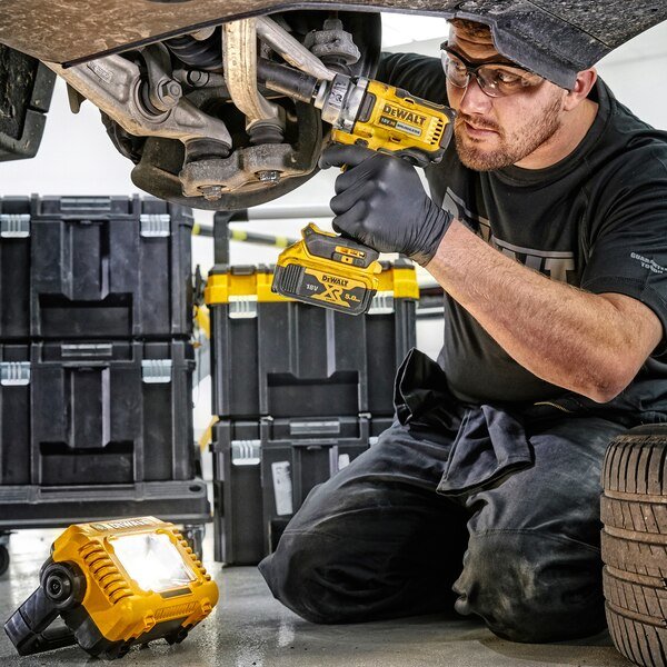 EAN 5035048715048 - DeWALT DCL077-XJ luz de trabajo Negro, Amarillo imagen 4