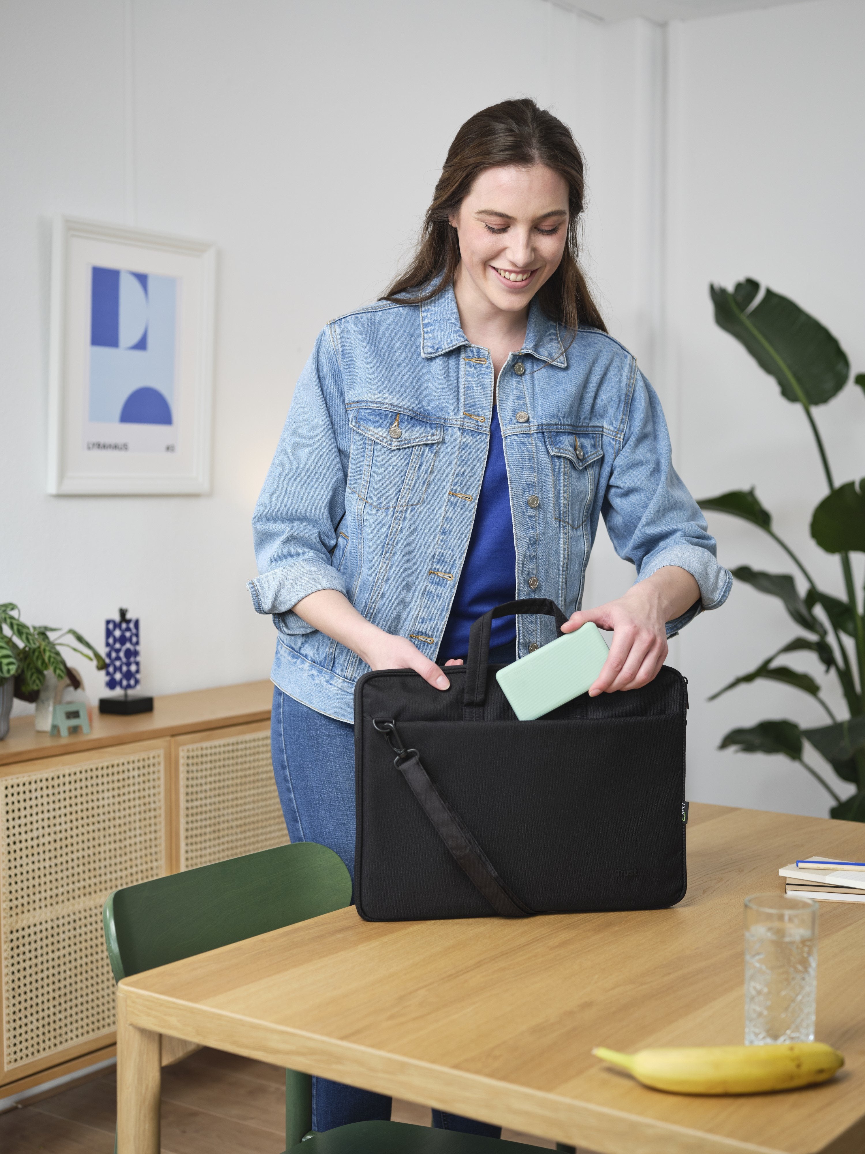 Powerbank Universal Trust Urban Primo Eco 10000 Ultrafina 25028 Verde 10000mah - 2 X Usb-A - 1 Usb-C