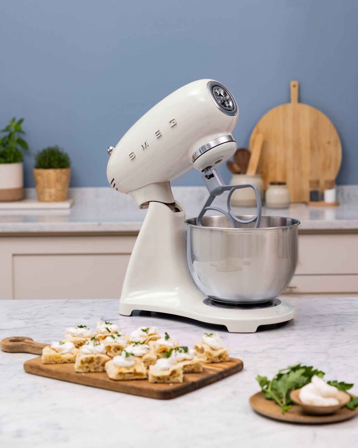 EAN 8017709353759 - Smeg SMF05CREU batidora Batidora de varillas 1000 W Crema de color imagen 19