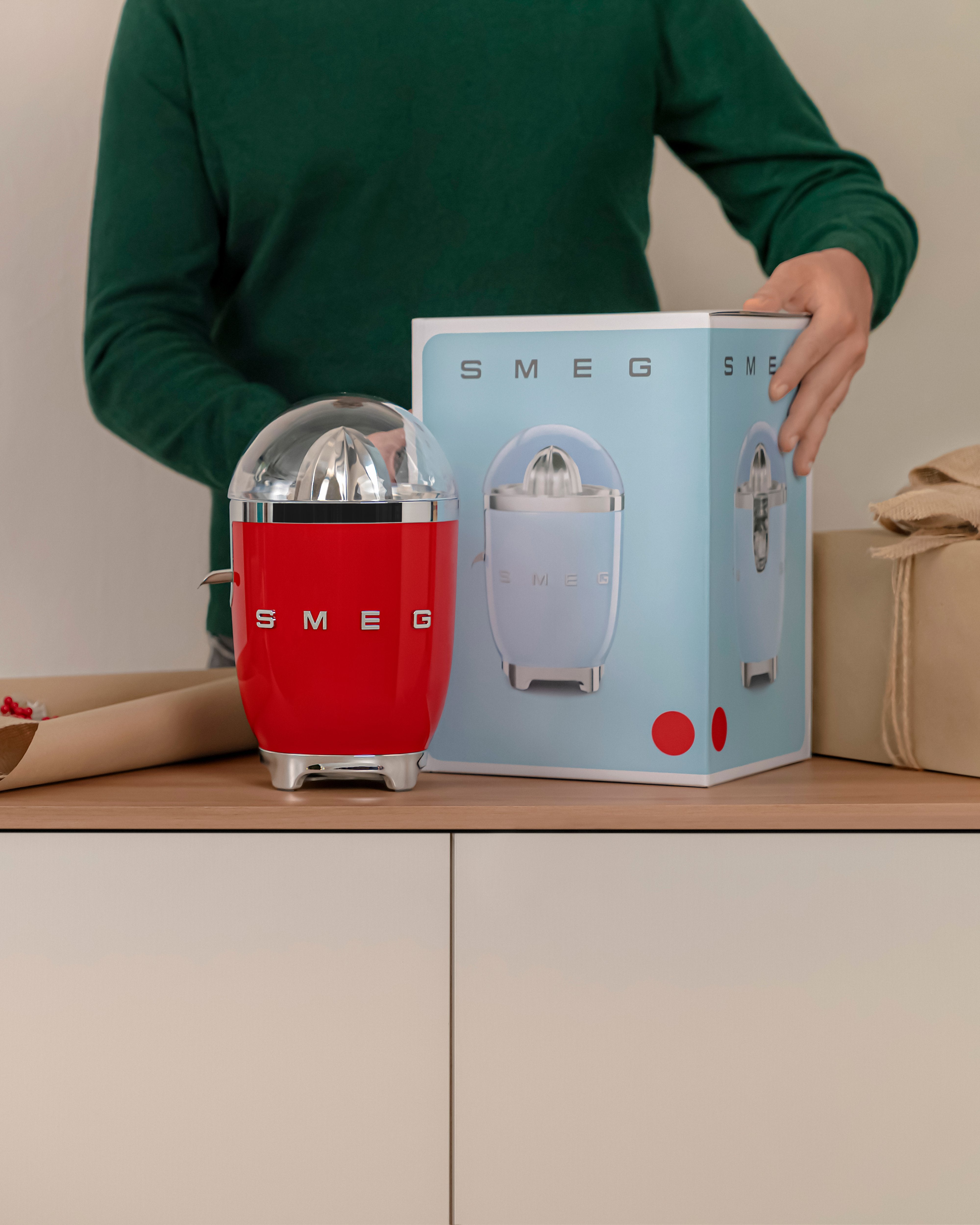 EAN 8017709318925 - Smeg CJF11RDEU prensa de cítricos eléctricos 70 W Rojo imagen 16