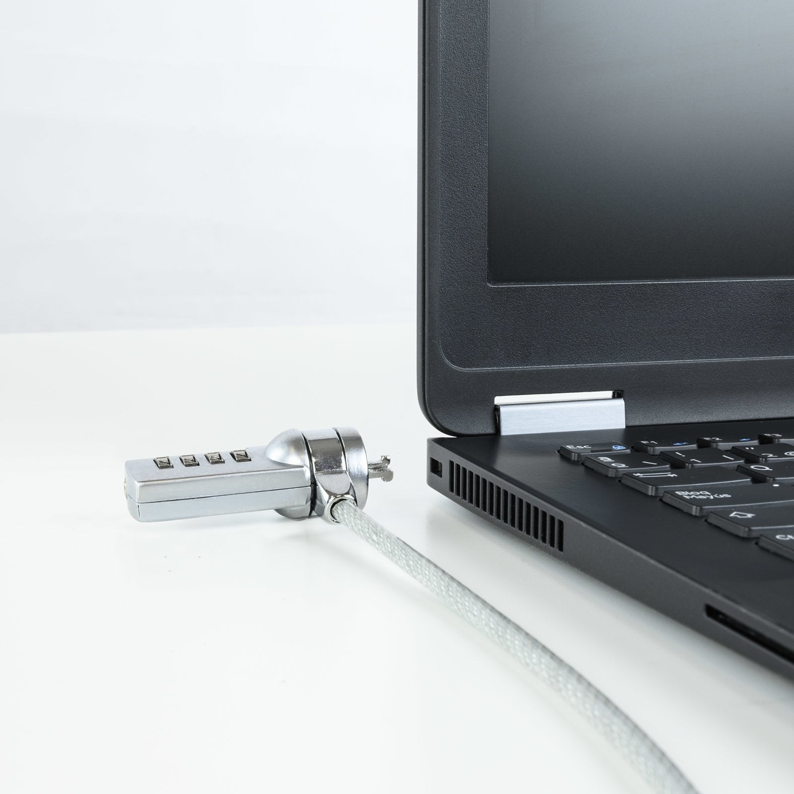 Tooq Cable De Seguridad Universal Con Combinacion Para Portatiles - Bloqueo De 4 Digitos - Acero 4.5mm - Longitud 1.50m