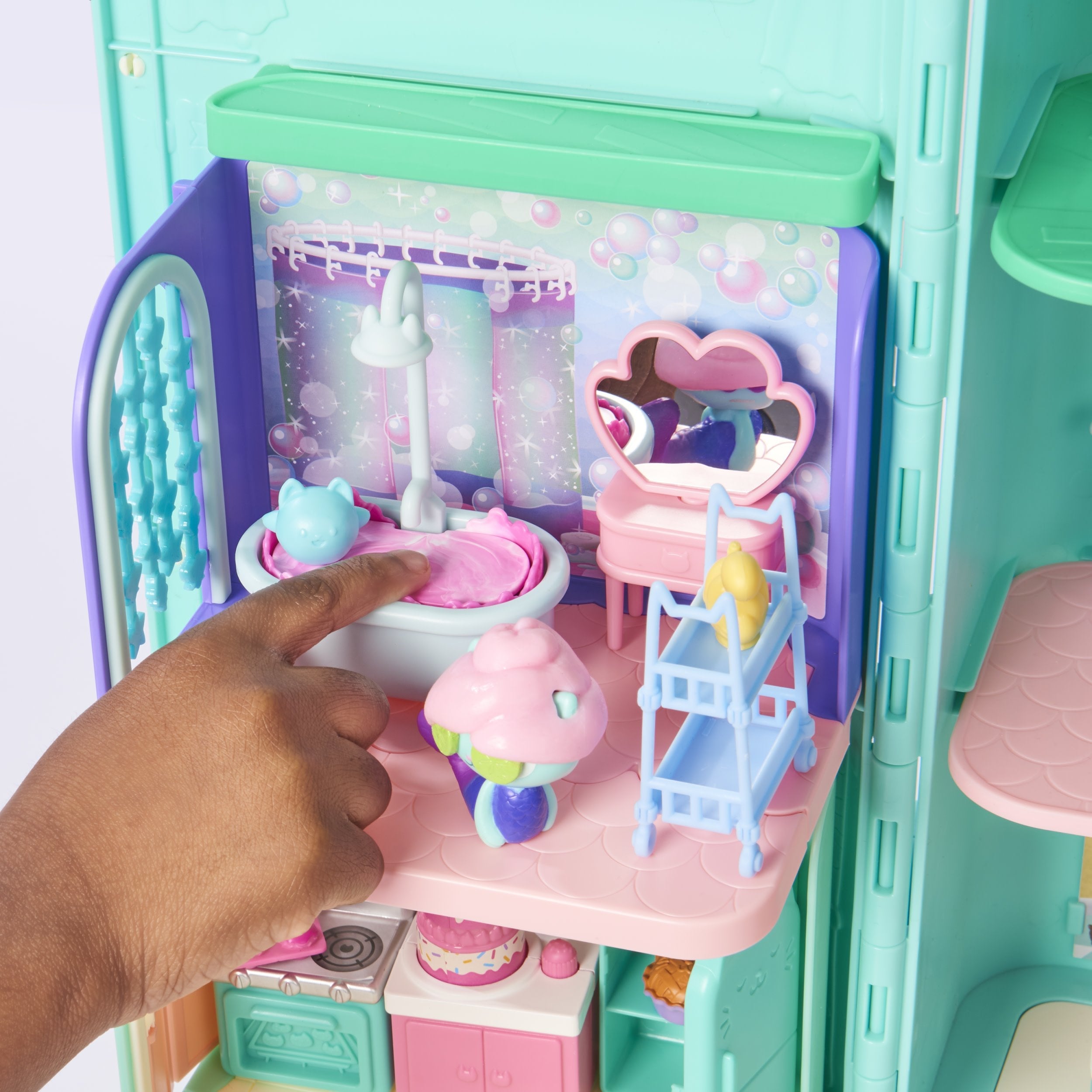 Spin Master Gabby'S Dollhouse Deluxe Room Baño Con Figura De Mono 6062036