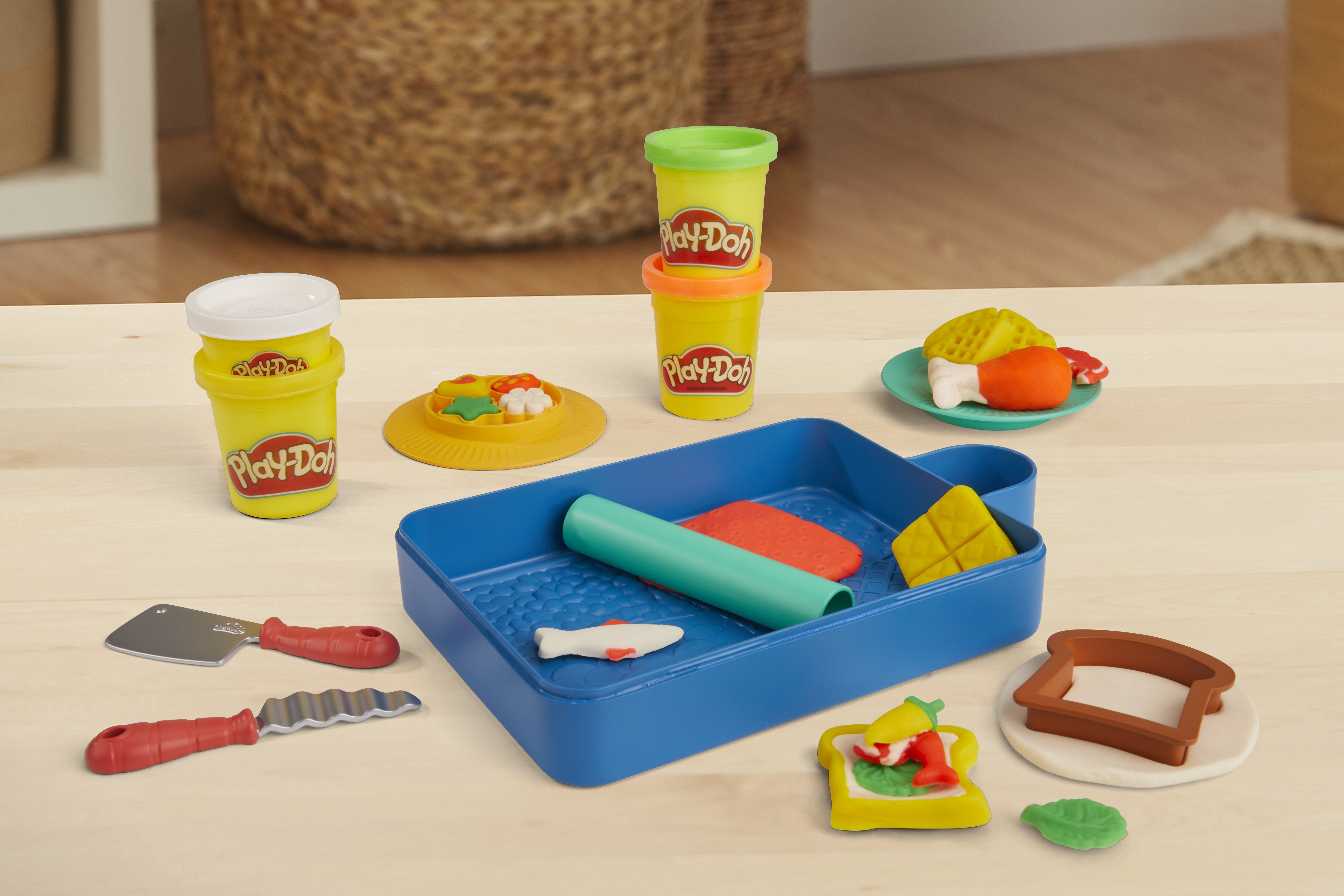 Hasbro Play-Doh Little Chef Starter Kit, Amasar F69045l0