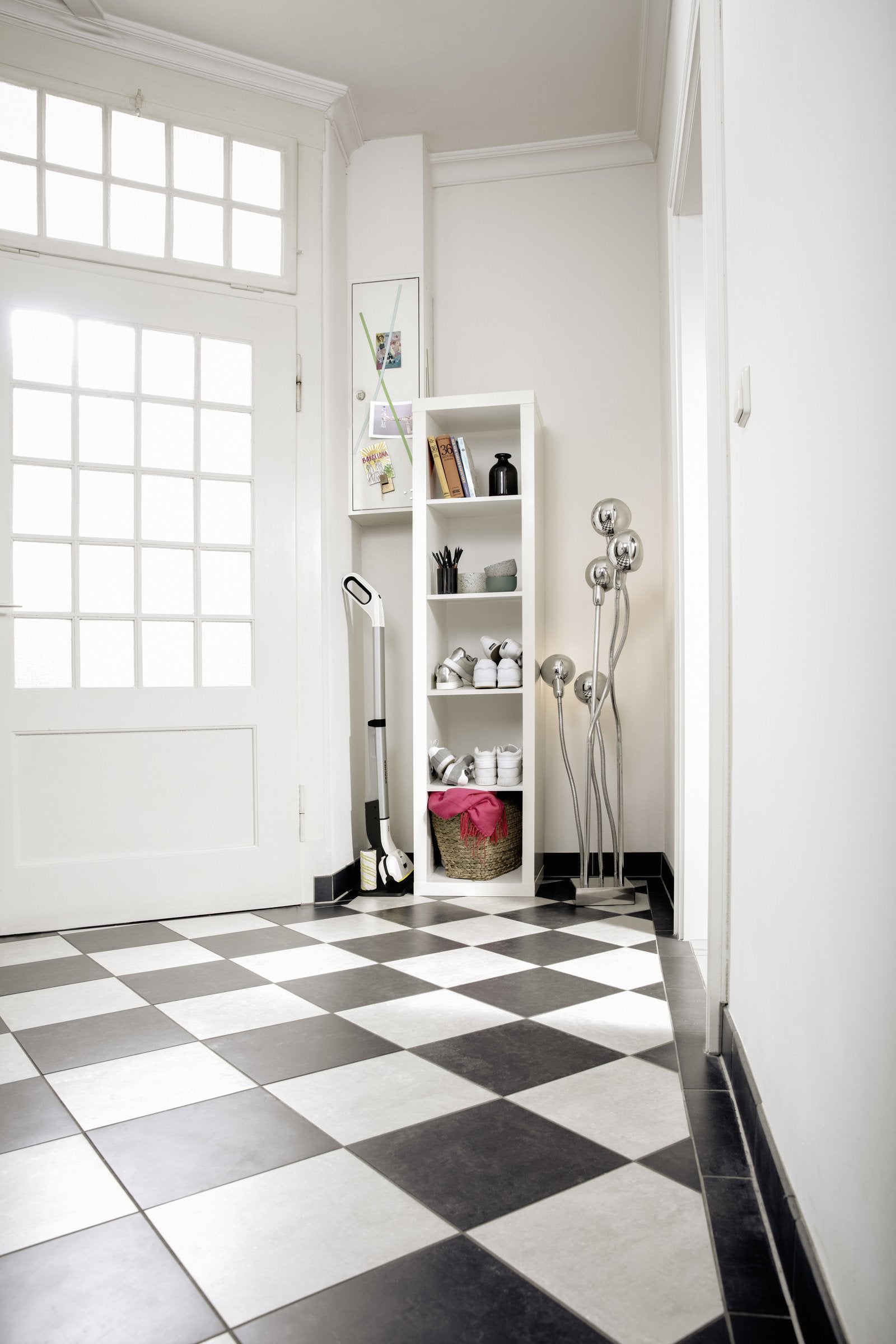 EAN 4054278975153 - Kärcher EWM 2 Aspiradora escoba Batería Húmedo Negro, Blanco, Amarillo 2,5 Ah imagen 6