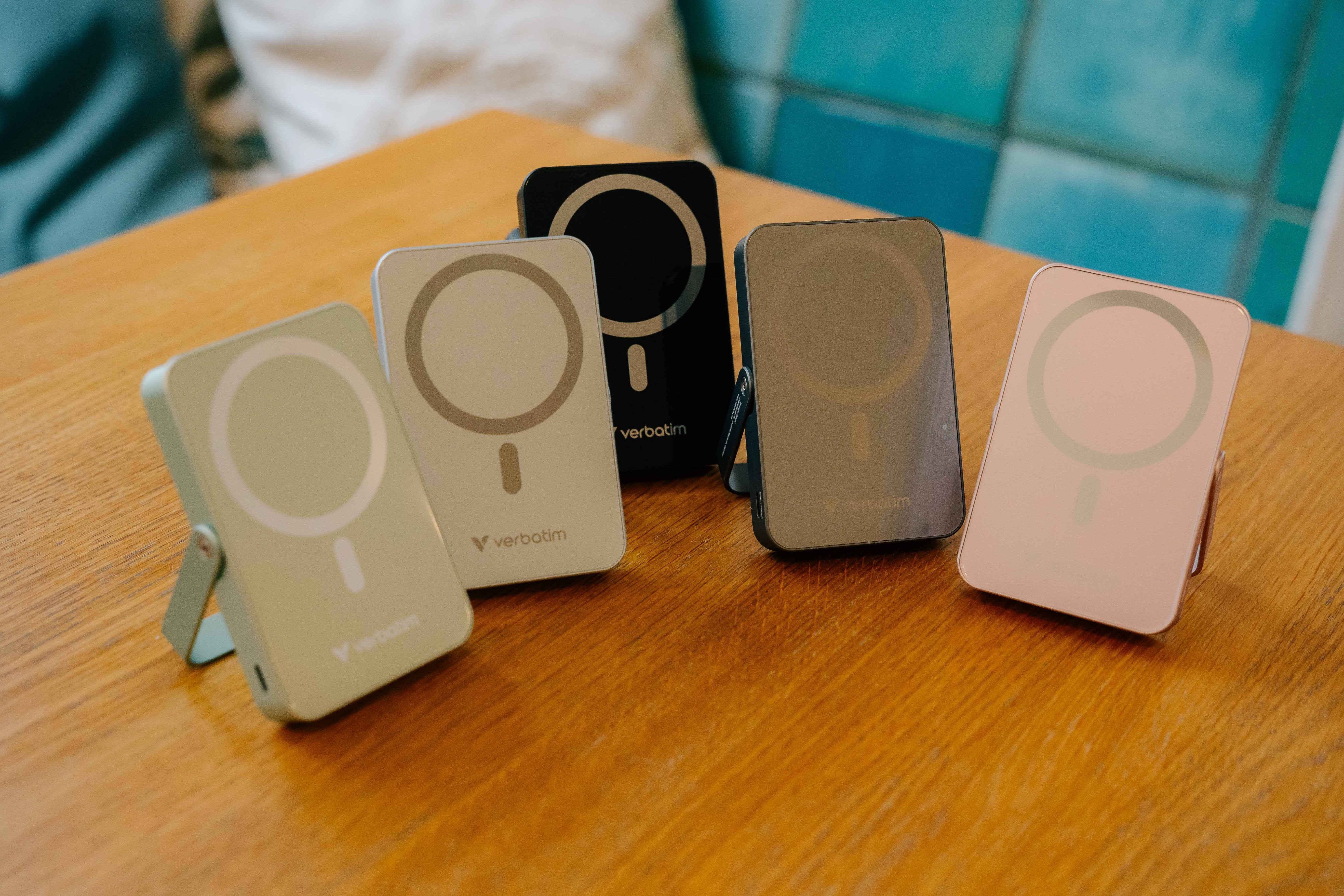Verbatim Power Bank Mit Standfuss Mag.Wireless 10000ma Schw. 32264