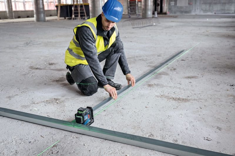 Bosch Professional Láser De Línea Gll 80-33 G Professional Azul Negro, Batería De Iones De Litio 3,0 Ah, Líneas Láser Verdes, Soporte Universal Lb 10, Abrazadera De Techo Dk 20 601065501