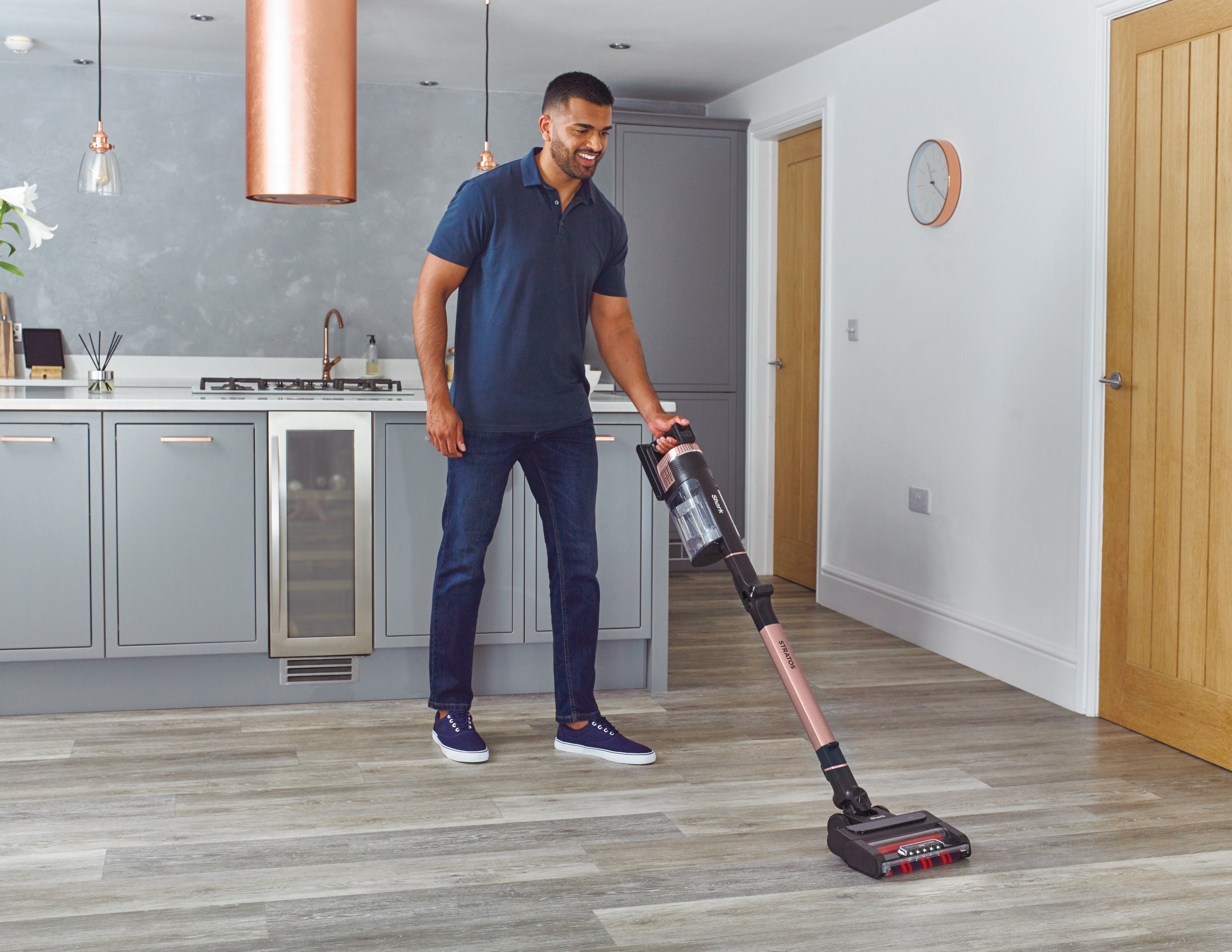 EAN 0622356254601 - Shark Stratos Aspiradora escoba 2 en 1 Batería Secar Sin bolsa Negro, Durazno imagen 21