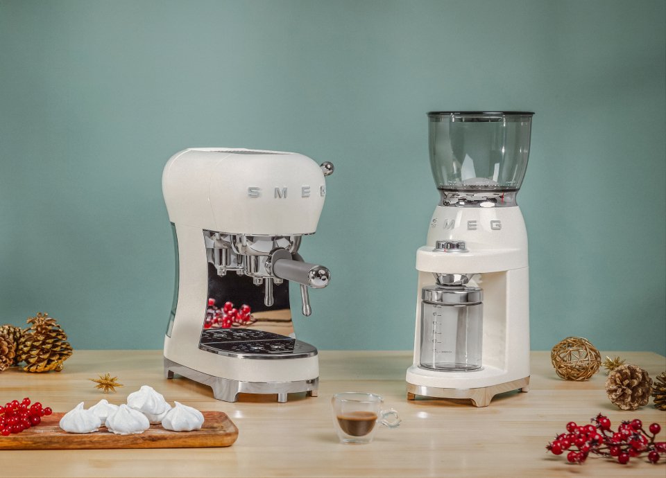 EAN 8017709324827 - Smeg ECF02CREU cafetera eléctrica Manual Máquina espresso 1,1 L imagen 17