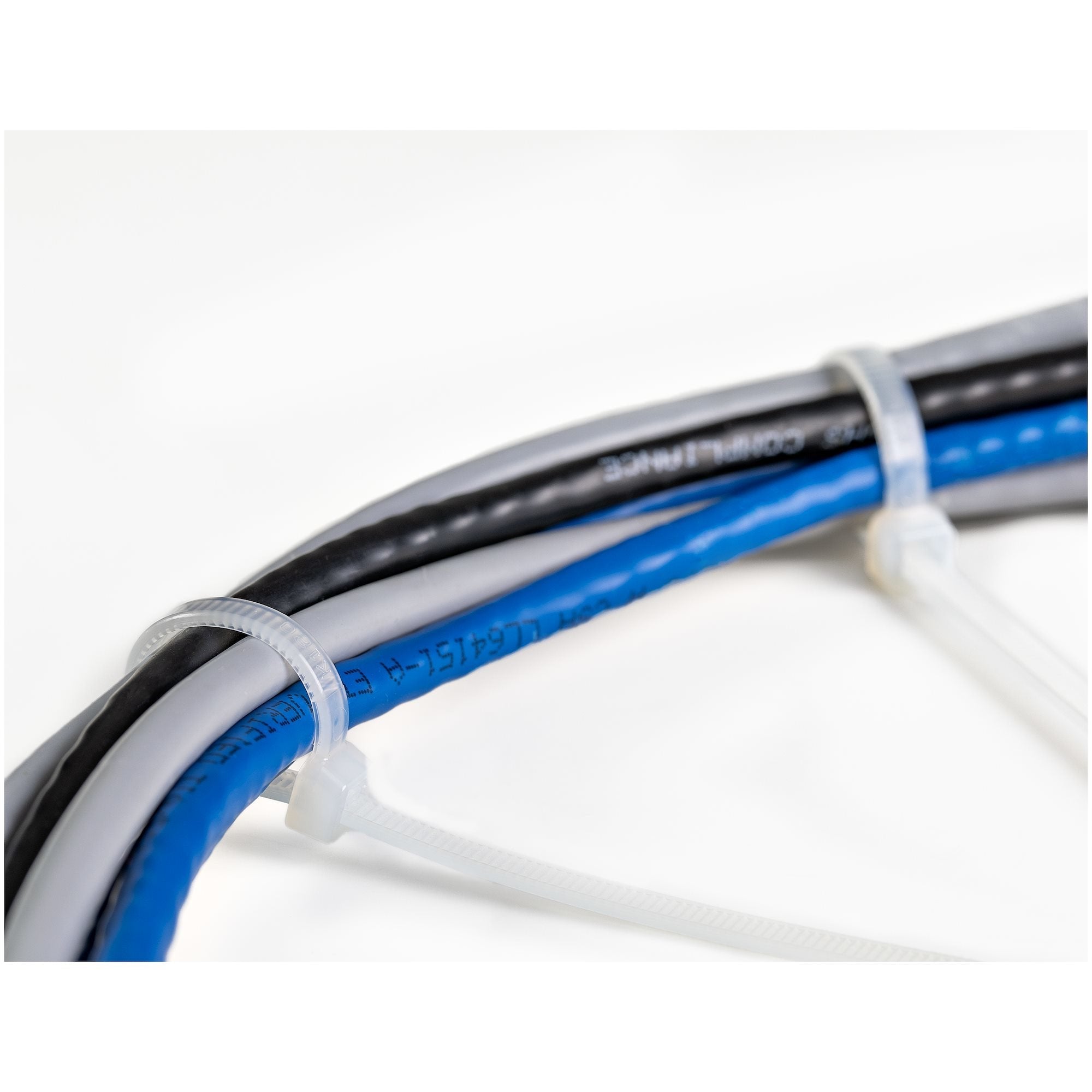 EAN 0065030890595 - StarTech.com CBMZT10N presilla Brida reutilizable Nylon, Plástico Blanco 100 pieza(s) imagen 3