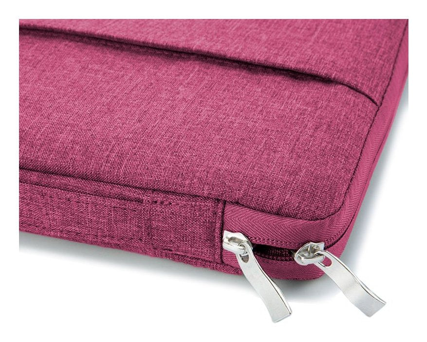 Funda Para Portátil De 13-15 Pulgadas Cool Versus. 
Protege Tus Dispositivos Más Queridos A Prueba De Goples, Salpicaduras De Agua, Polvo, Arañazos...
Fabricado En Poliéster, Con Interior Acolchado. Funda De Un Solo Bo