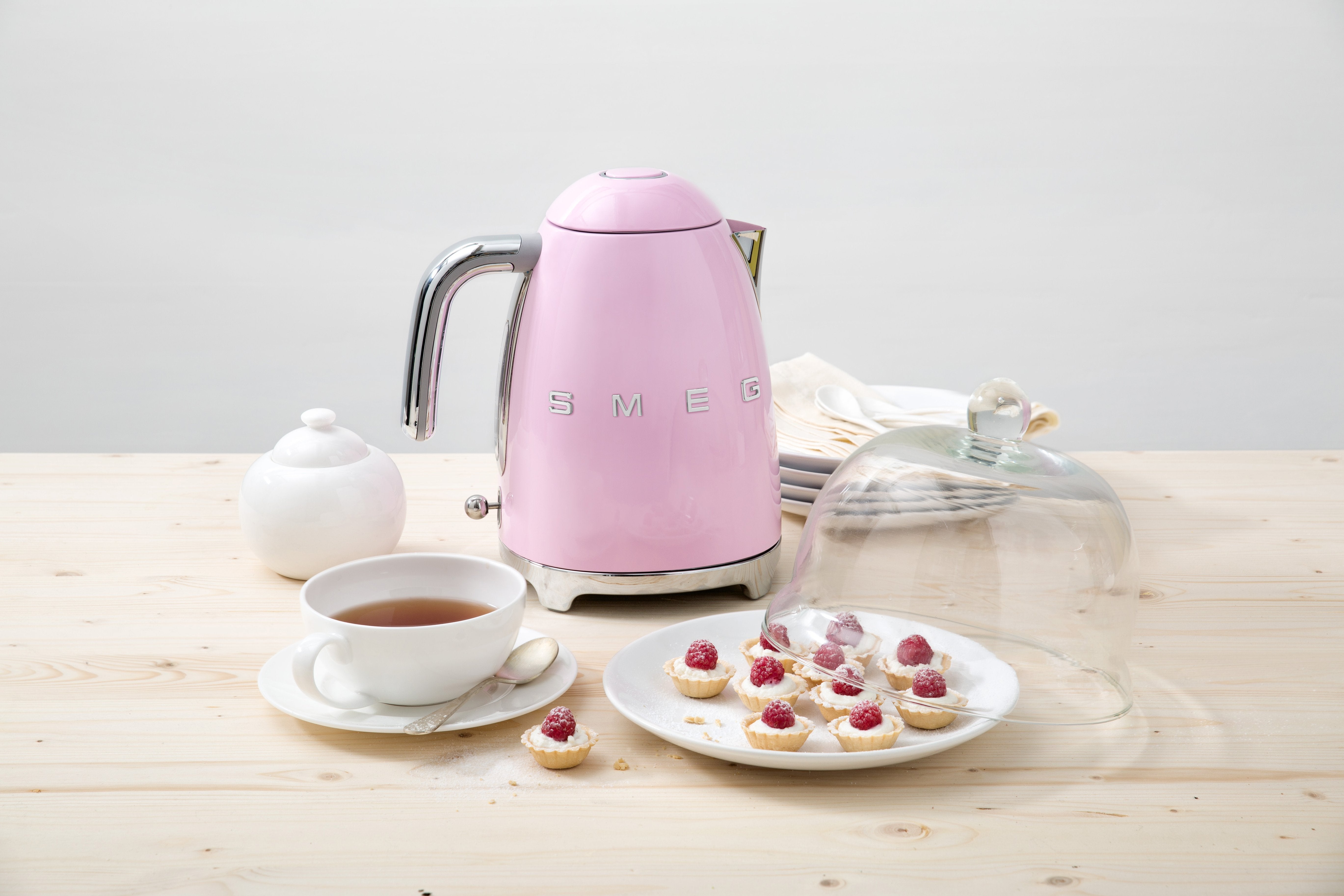 EAN 8017709228033 - Smeg KLF03PKEU tetera eléctrica 1,7 L 2400 W Rosa imagen 7