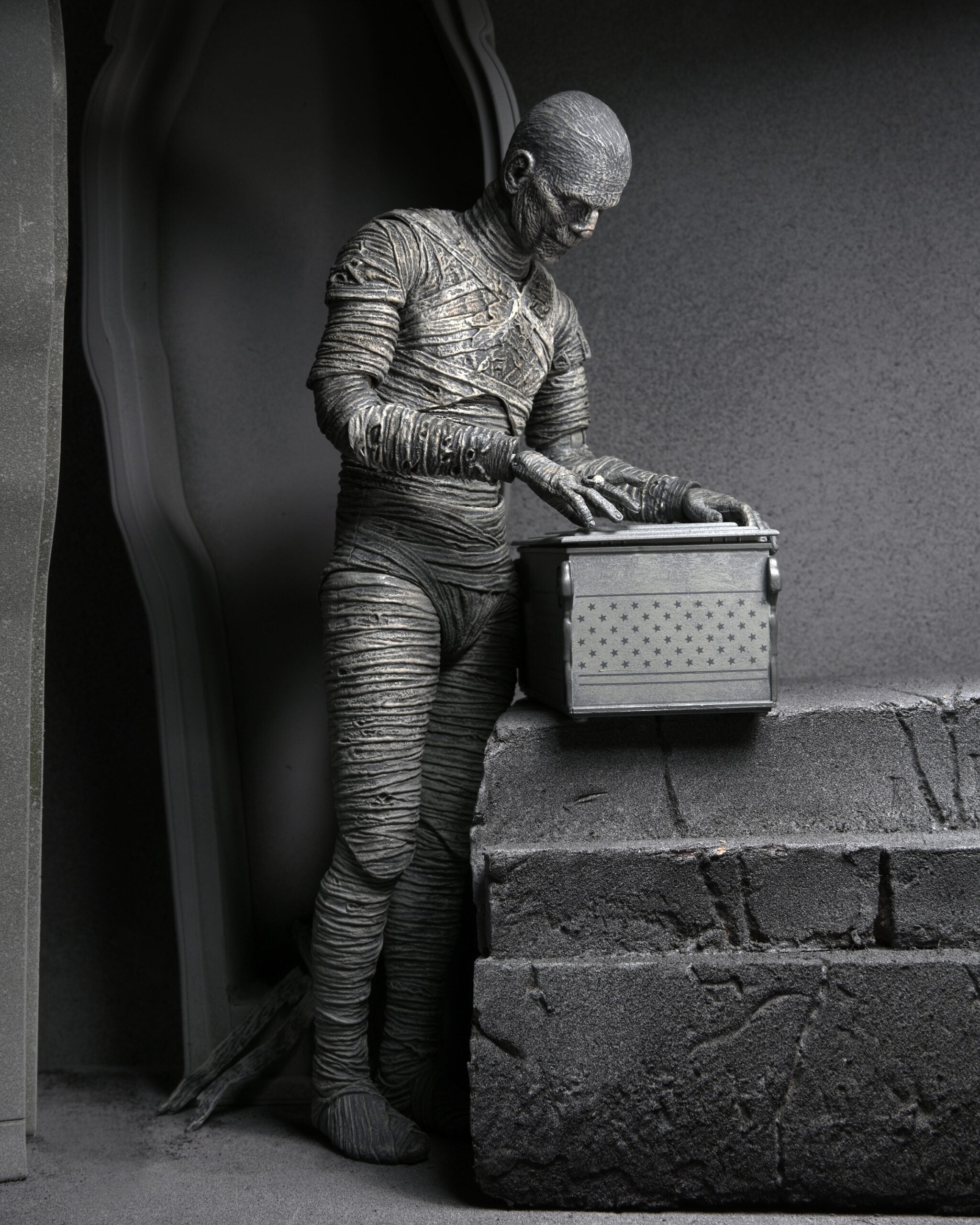 Figura Ultimate Mummy Black And White Universal Monsters 18cm