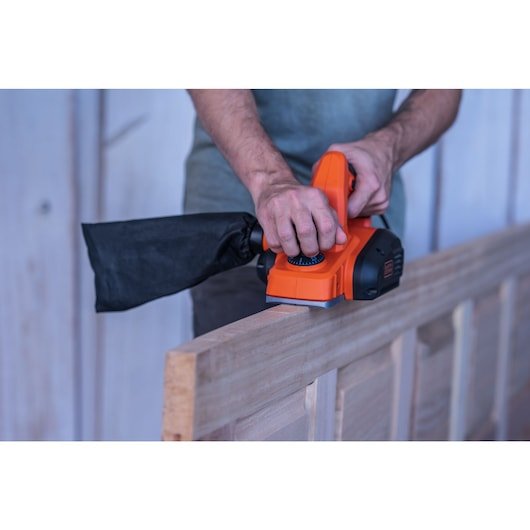 Cepillo Eléctrico 710w Bew712-Qs Black+Decker