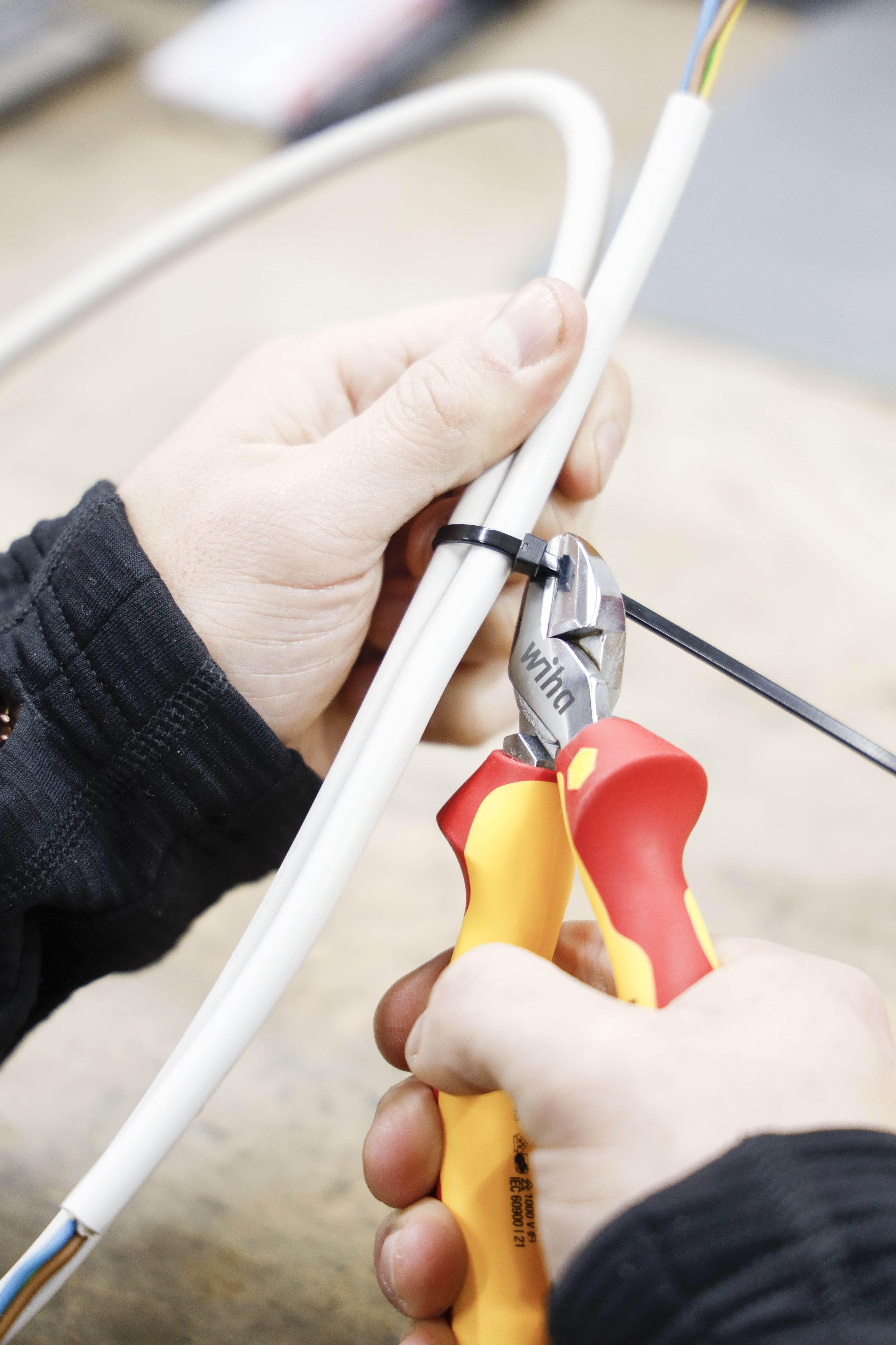 Wiha Side Cutter Professional Electric