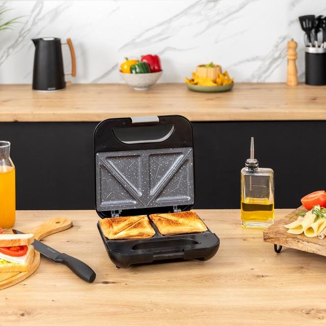 Sandwichera Cecotec Rock'Ntoast Classic +. 800 W, 2 Sándwiches Con Acabados En Acero Inoxidable, Placas Triangulares Con Revestimiento Antiadherente, Libre De Pfoa, Asa Tacto Frío