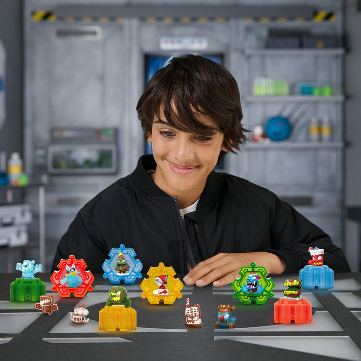 EAN 630996248119 - Moose Toys MrBeast Lab Swarms Hyper Fusion Serie imagen 7