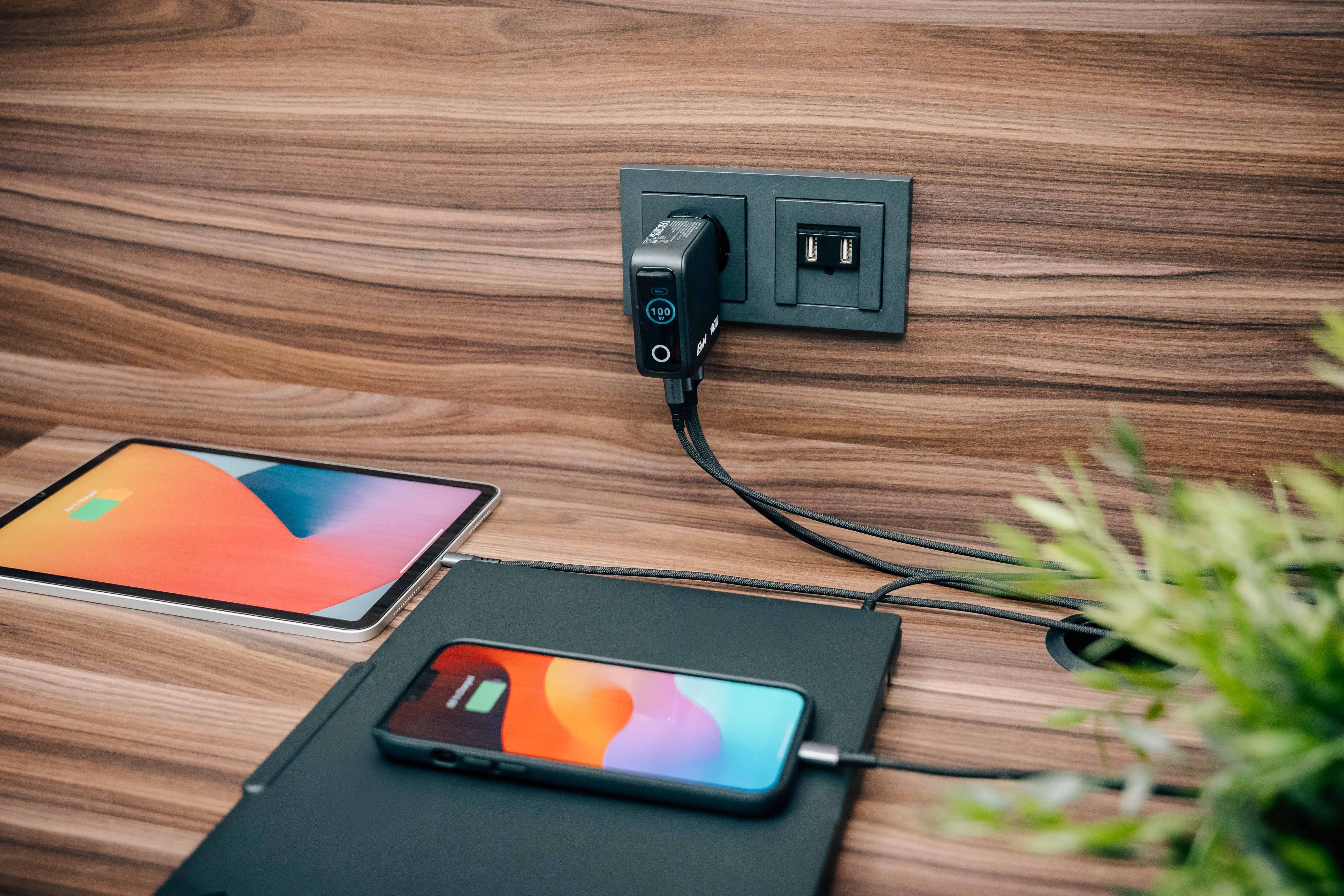 Verbatim Mini Gan Charger 3 Port 100w W Display Eu Uk Us