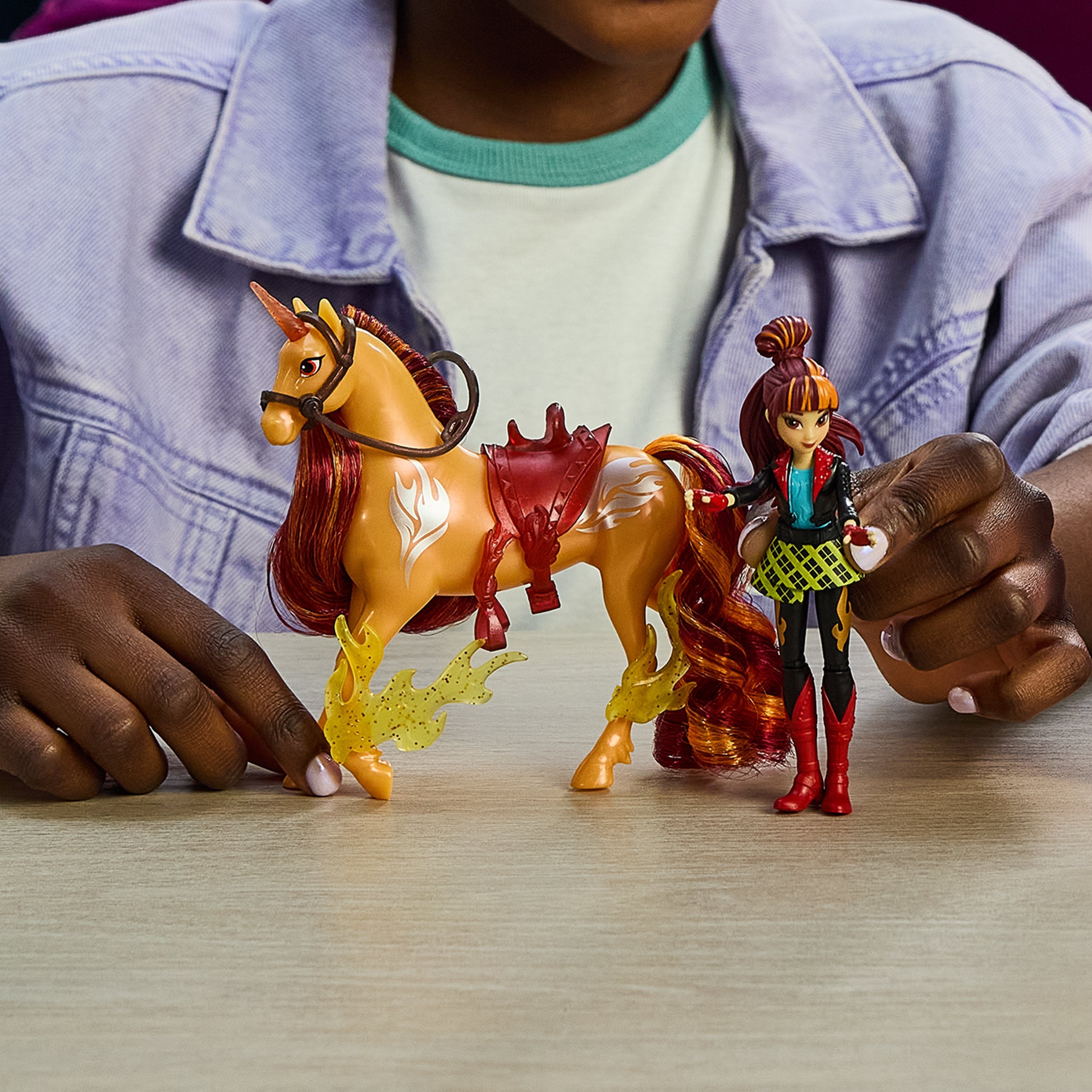 Spinmaster Unicorn Academy - Valentina Und Einhorn Cinder (Mit Echter Mähne Und Schweif Sowie Bürste) 6072677
