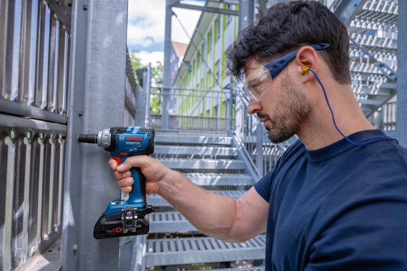 Bosch Professional Atornillador De Impacto A Batería Gds 18v-330 Hc Professional, 18 Voltios Azul/Negro, 2 Baterías De Iones De Litio Procore18v 4,0 Ah, Módulo Bluetooth, En L-Boxx