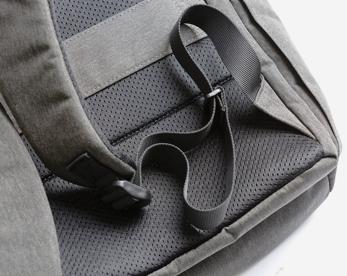 EAN 8719325845570 - Ninebot by Segway AA.00.0010.52 maletines para portátil 39,6 cm (15.6") Mochila Gris, Amarillo imagen 3