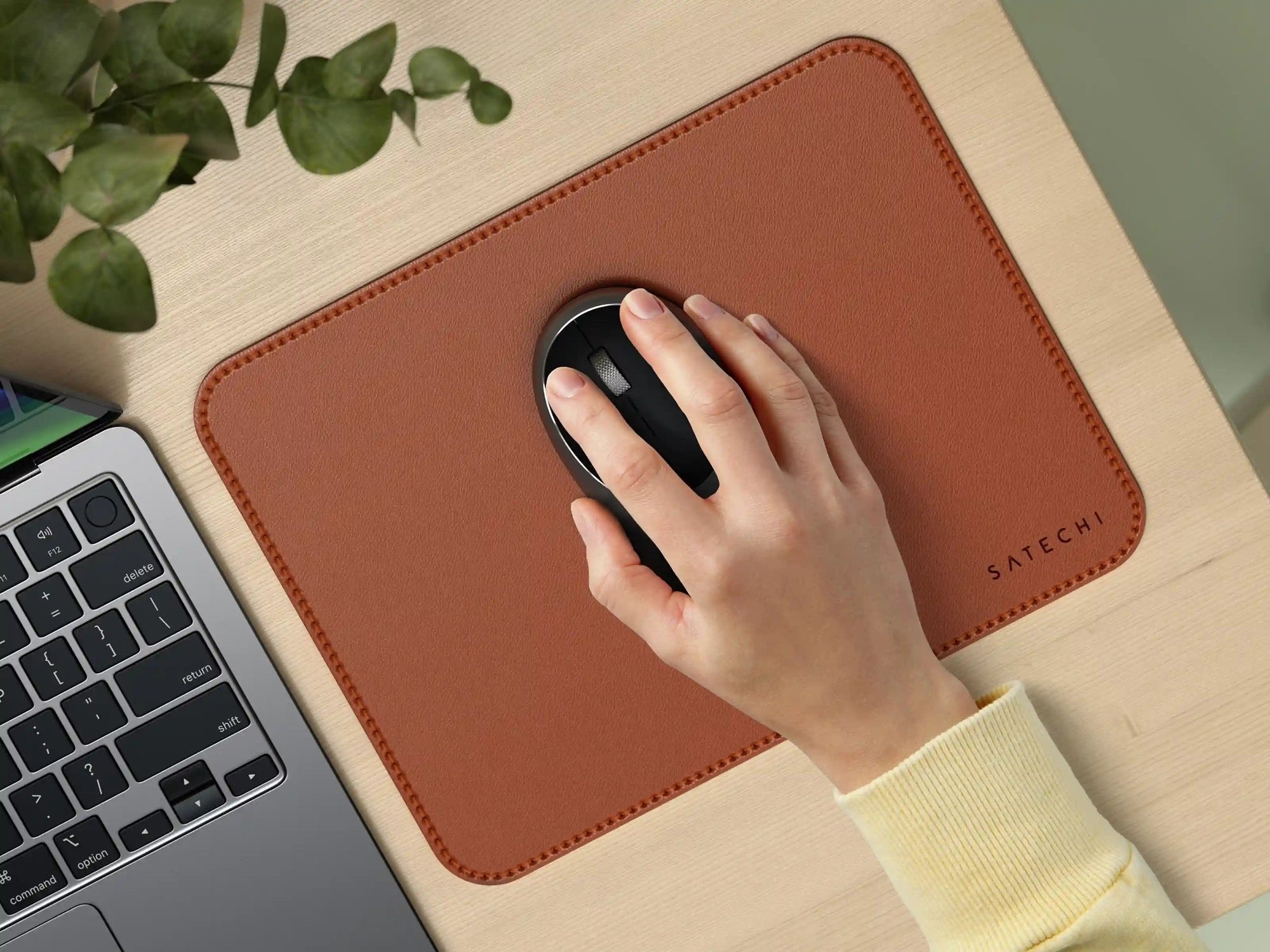Satechi Vegan-Leather Premium Mouse Pad Braun