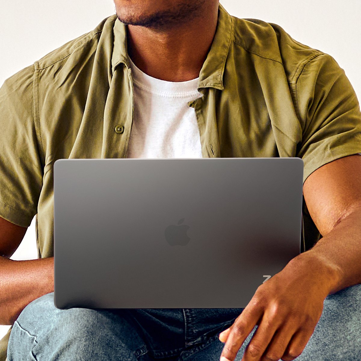 Zagg Hardcase Para Apple Macbook Pro 16" (M3, M2, M1) Smoke