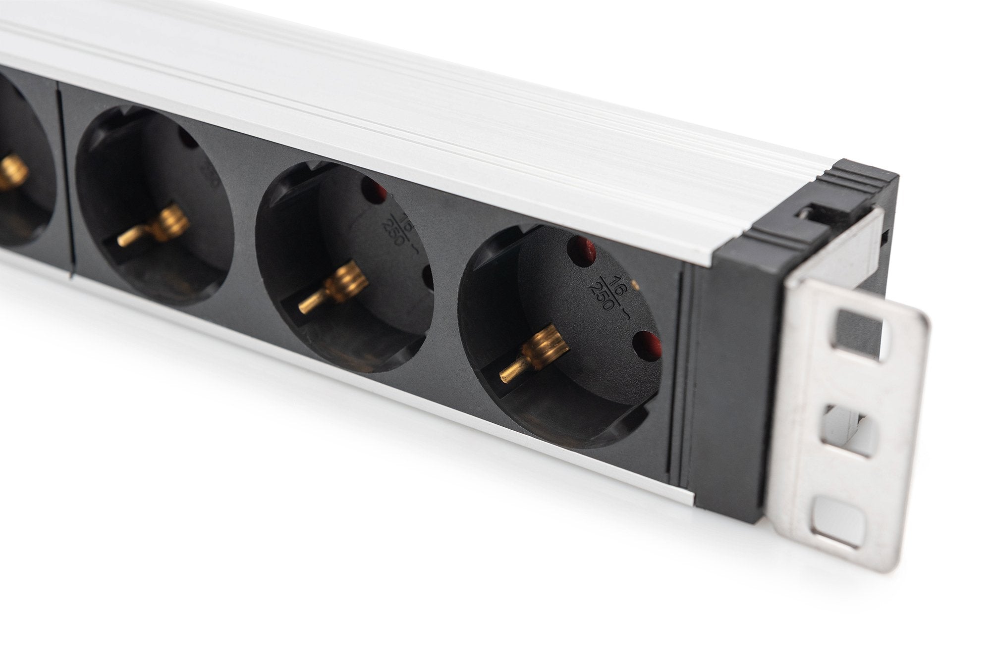 Regleta Aluminio Rack 19"  6 Schuko, Entrada Schuko Cee 7/7 16a 2m 1u Con Proteccion Sobretenciones  Digitus