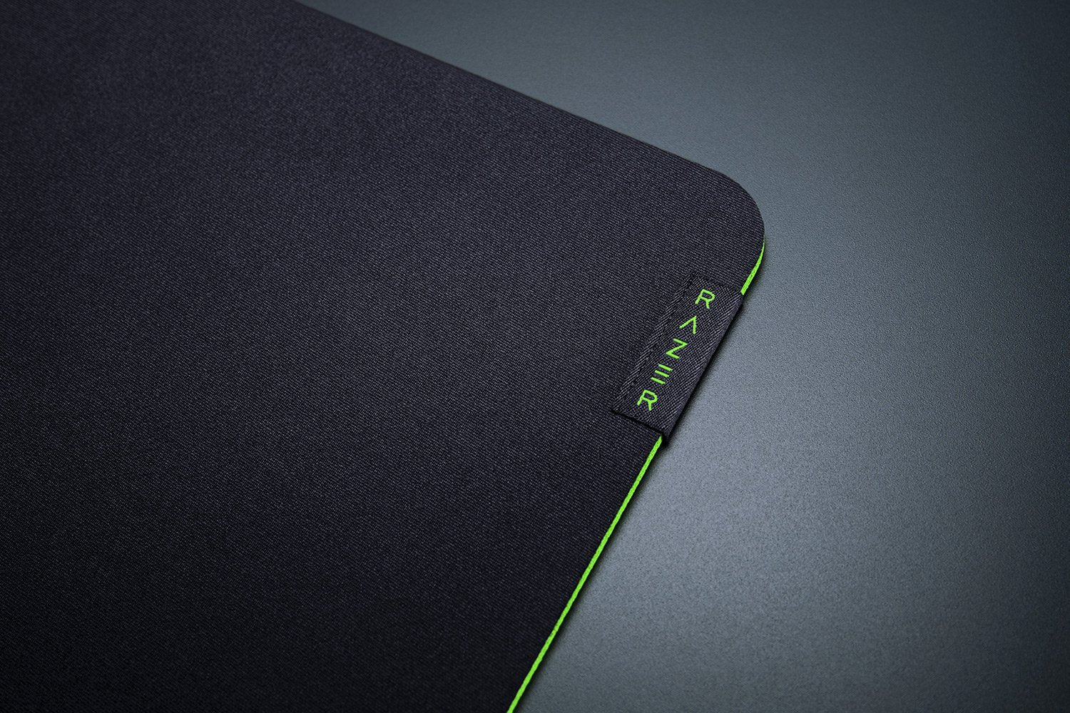EAN 8886419318538 - Razer Gigantus V2 - Medium Alfombrilla de ratón para juegos Negro, Verde imagen 4