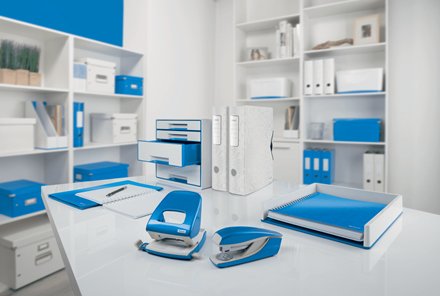 EAN 4049793014906 - Petrus 623593 grapadora Cierre estándar Azul, Blanco imagen 5
