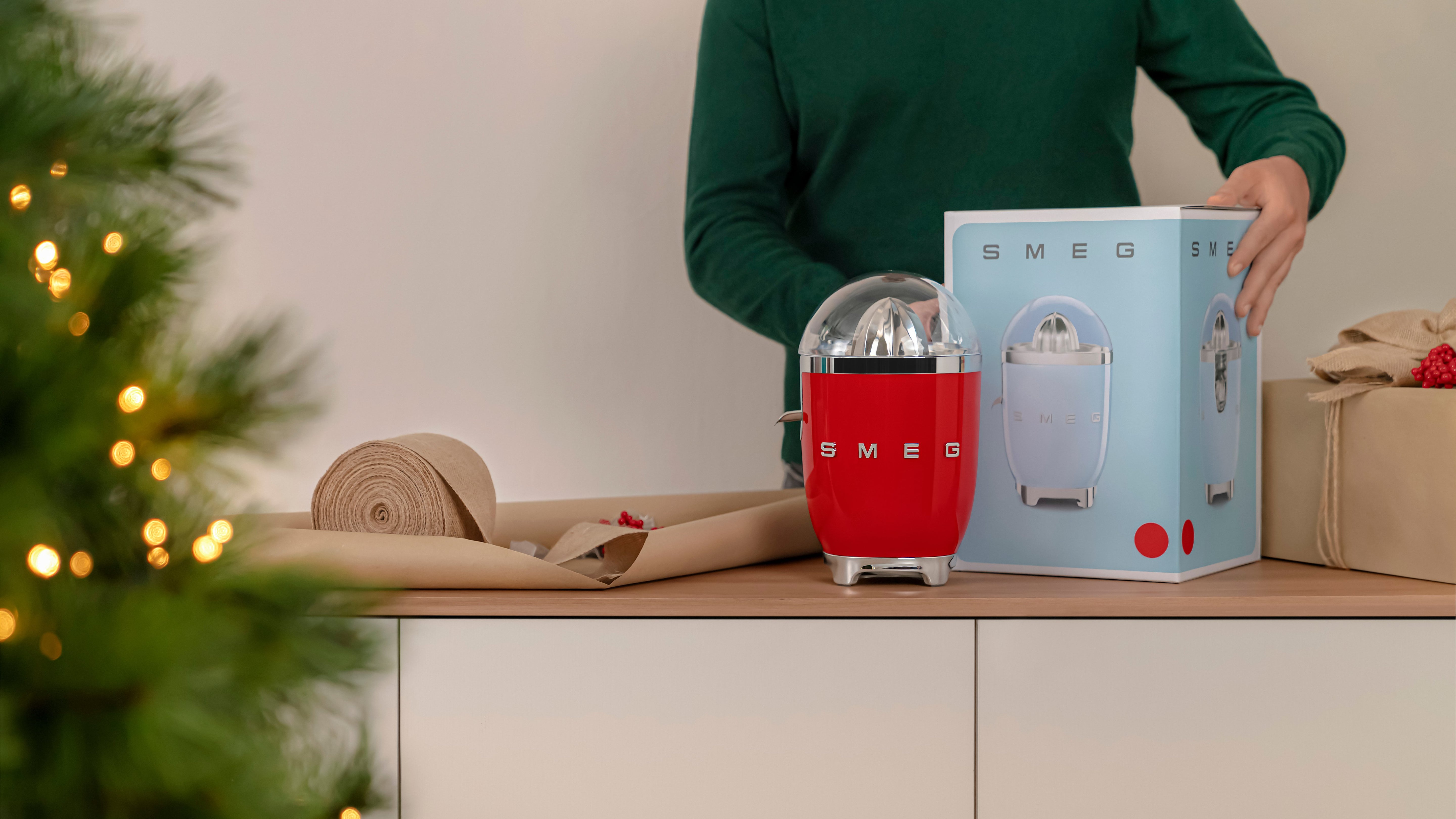 EAN 8017709318925 - Smeg CJF11RDEU prensa de cítricos eléctricos 70 W Rojo imagen 20