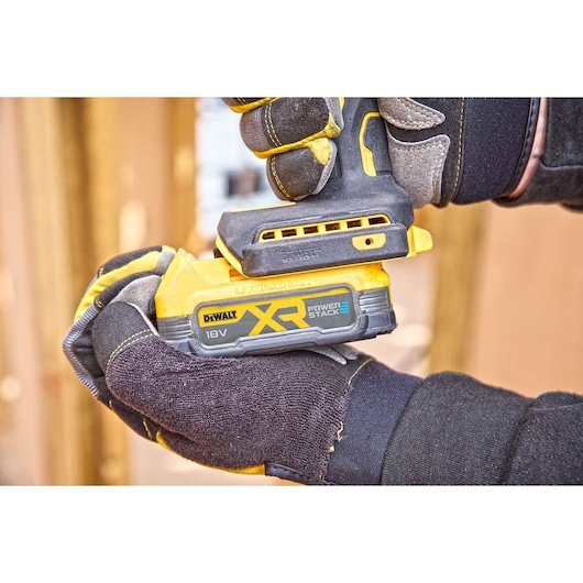 Llave De Impacto Hidráulica Inalámbrica Dewalt Dcf870e2t, 1/4", 18 Voltios Amarillo/Negro, 2 Baterías Powerstack Li-Ion 1,7 Ah, En Caja T Stak Dcf870e2t-Qw