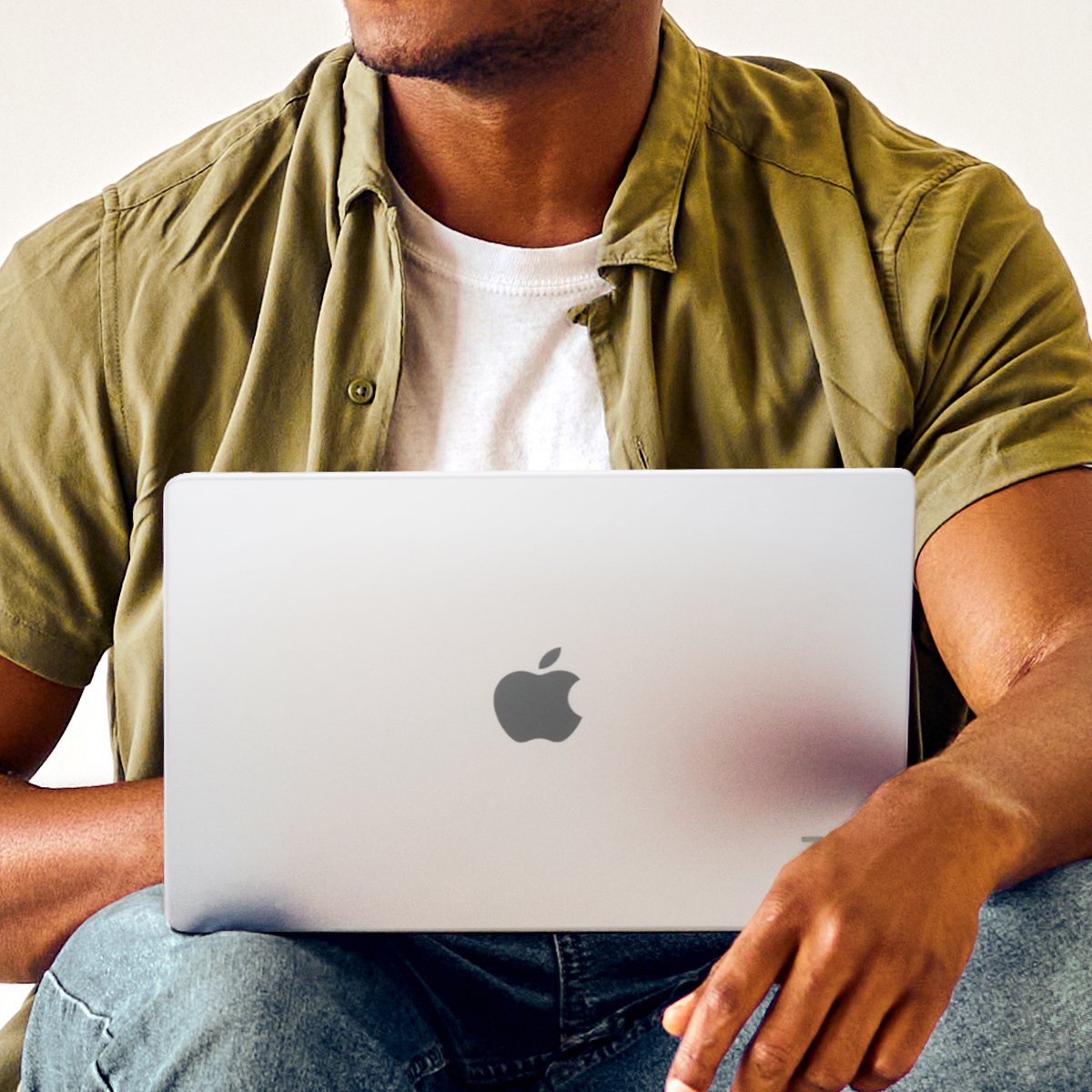 Zagg Hardcase Para Apple Macbook Pro 16" (M3, M2, M1) Clear