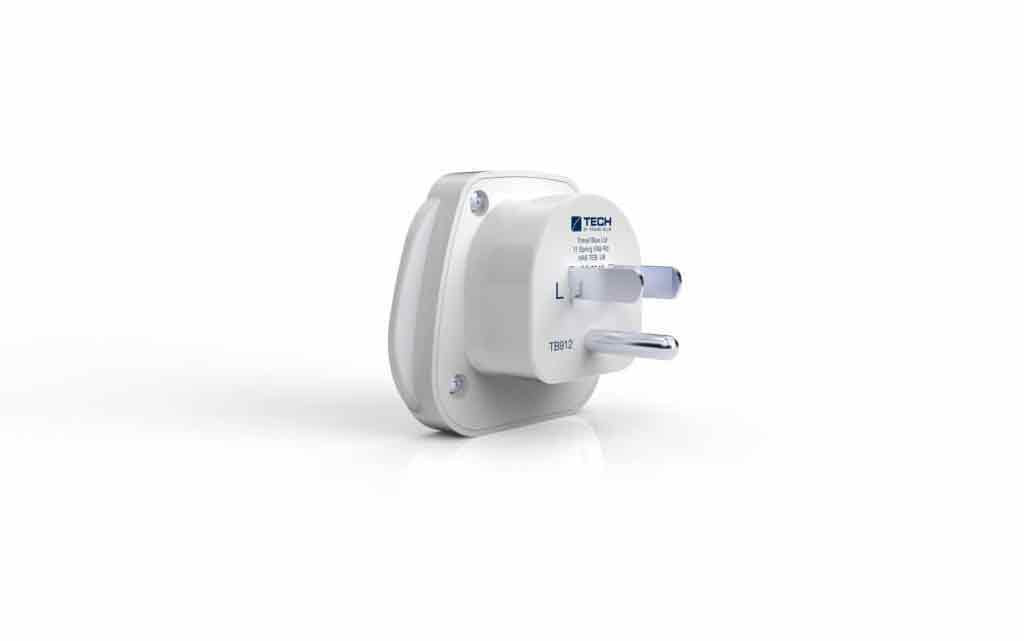Adaptador Entrada Multiple Mundial A Salida Clavija Estados Unidos, Tb-912, Travel Blue