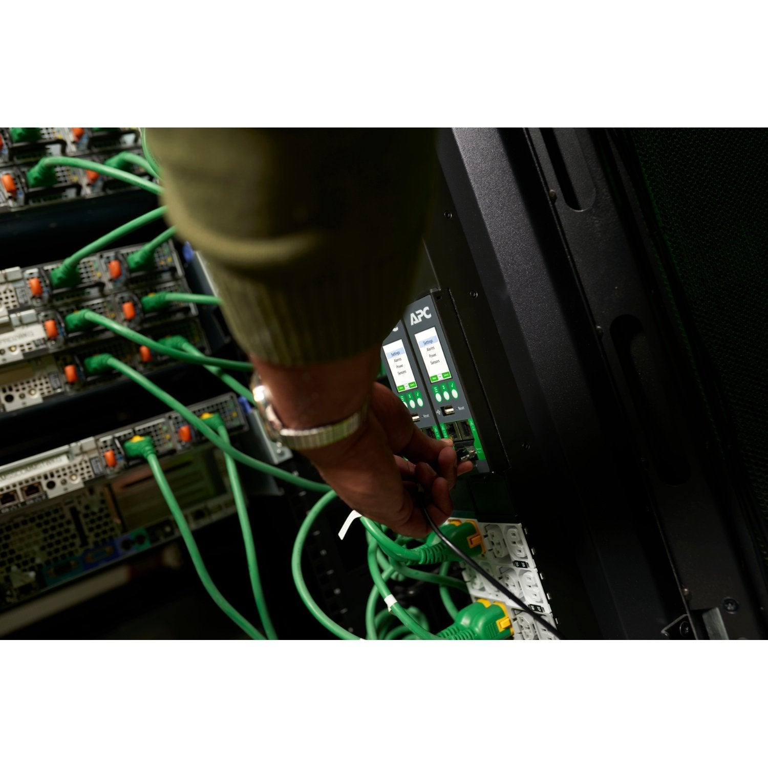 Apc Ns Rack Pdu Adv Met 7.4kw 1ph 230v 32a Unidad De Distribución De Energía [Pdu] 40 Salidas Ac 0u