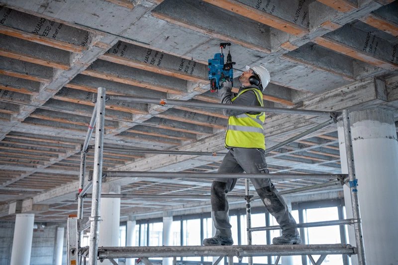 Taladro  Bosch Professional  Percutor A Batería Gbh 18v-28 Cf Professional Solo, 18 Voltios Azul/Negro, Sin Batería Ni Cargador, Bluetooth, En L-Boxx