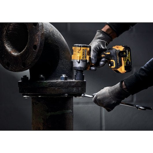 Llave De Impacto Inalámbrica Dewalt Dcf921nt, 18 Voltios, 1/2" Amarillo/Negro, Sin Batería Ni Cargador, En Caja Tstak Dcf921nt-Xj