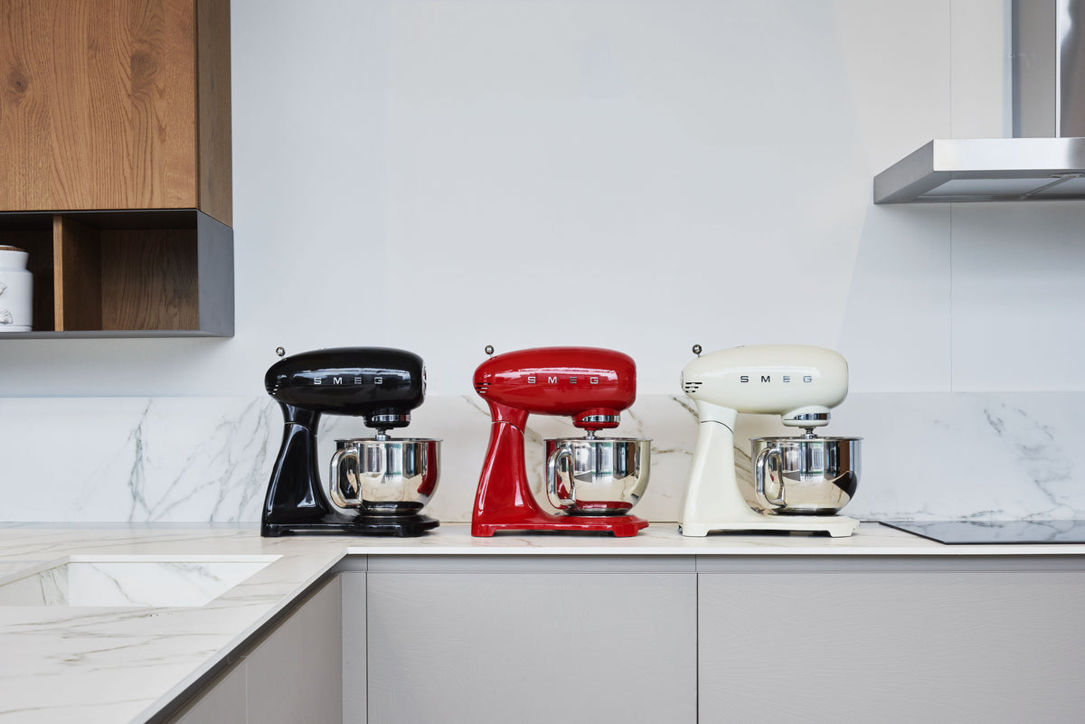 EAN 8017709269159 - Smeg SMF03CREU batidora Batidora de varillas 800 W Crema de color imagen 14